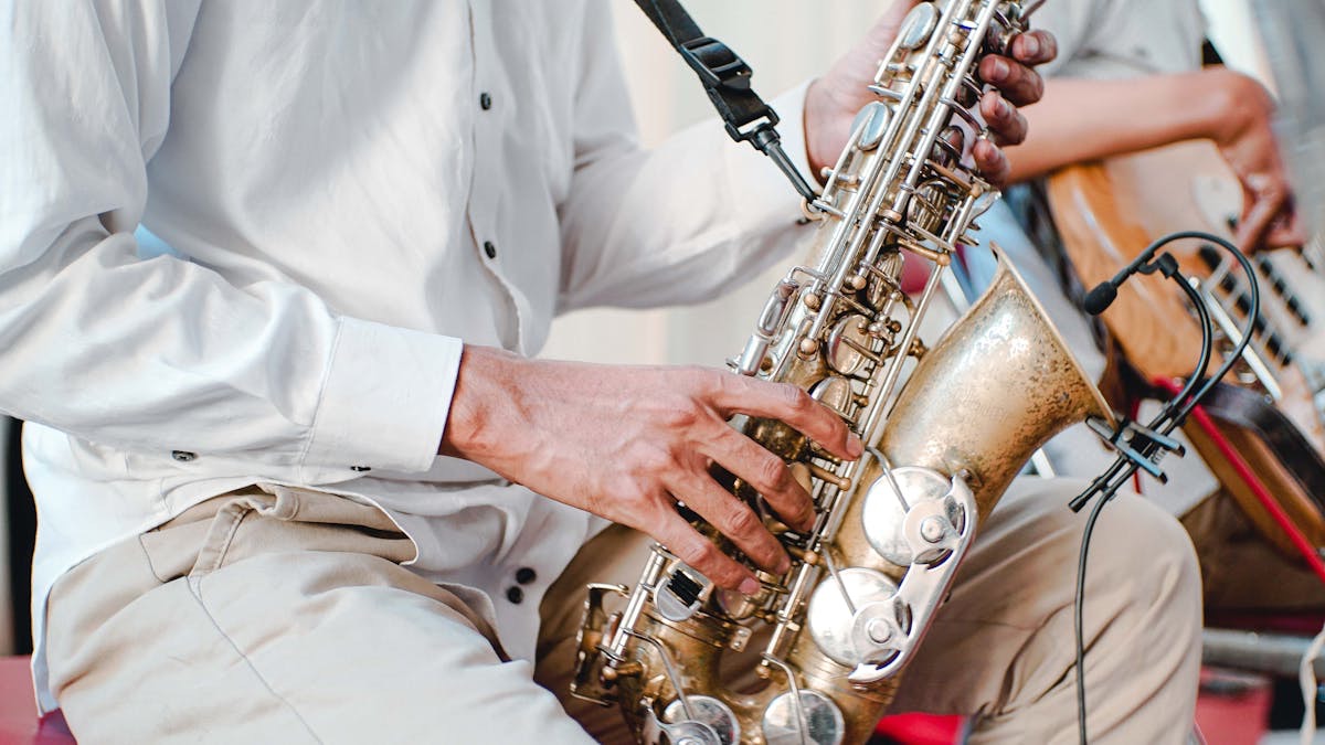 musician playing the saxophone after getting a creativity boost from taking care of their cognitive health