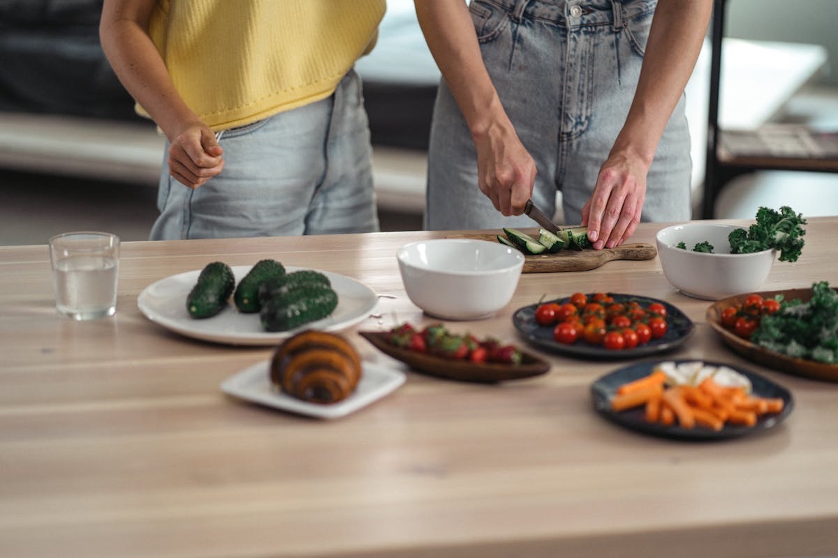 couple preparing a balanced meal 