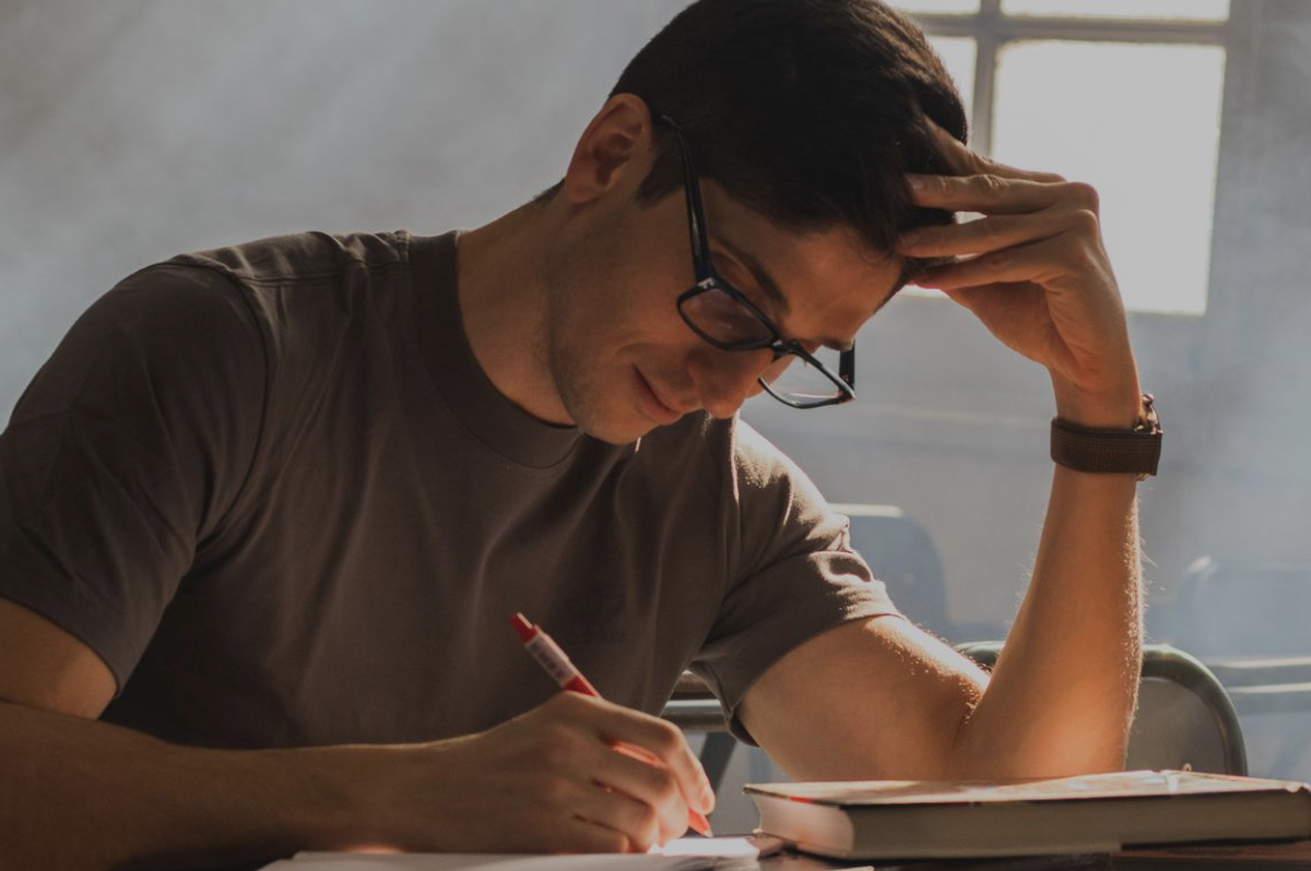 student with adhd who is able to focus better thanks to the synergistic combination of adderall and cognitive support supplements