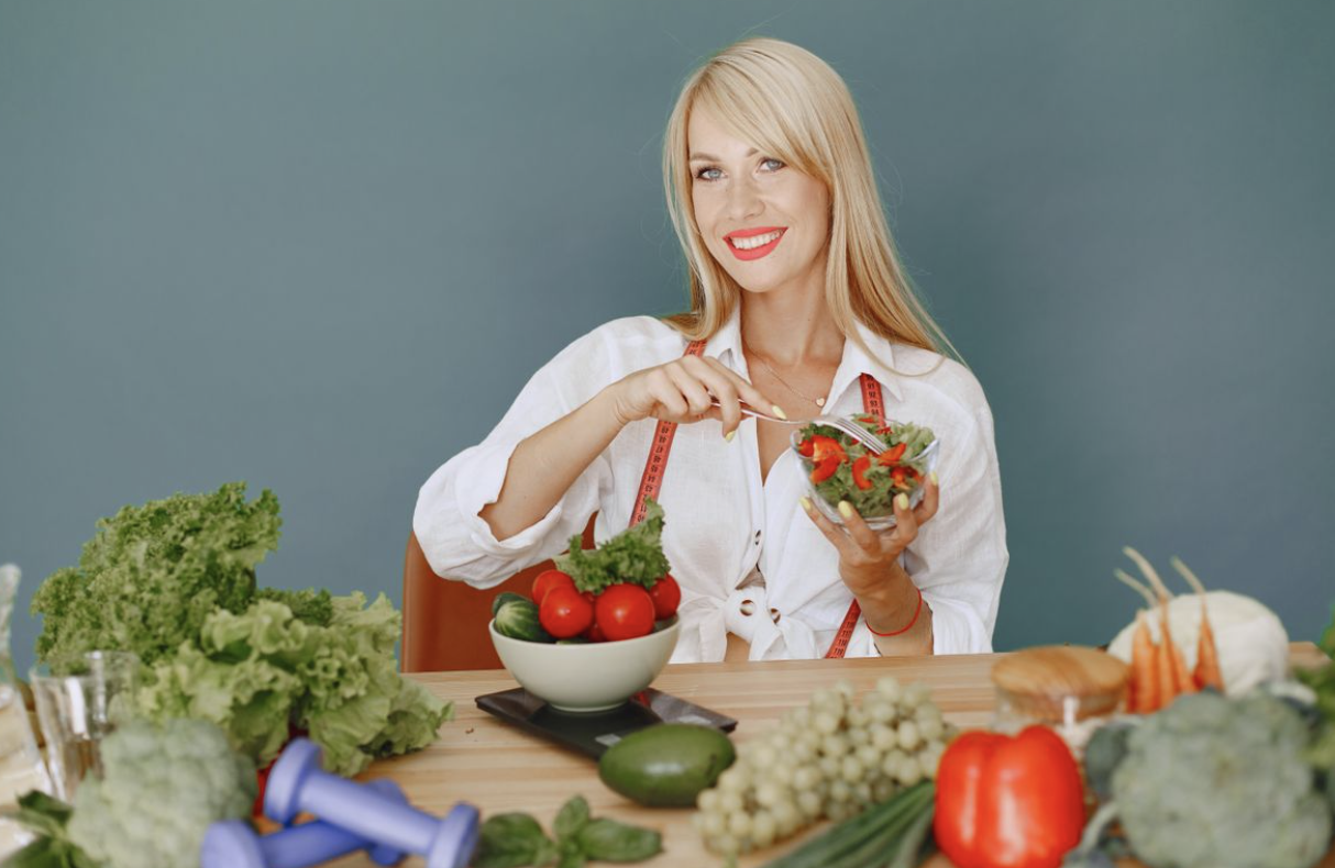 healthy woman preparing a natural meal, leaning into the natural idea behind natural GLP-1 alternatives