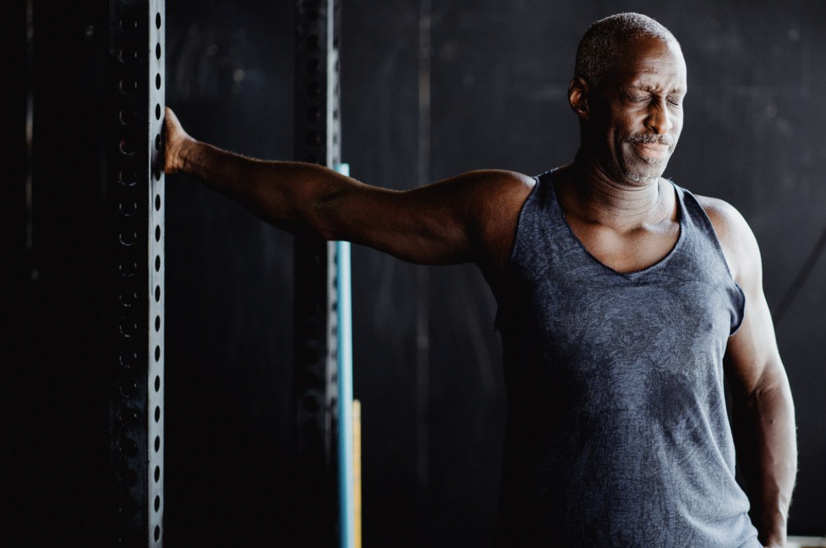 man working out to boost his metabolism after 40