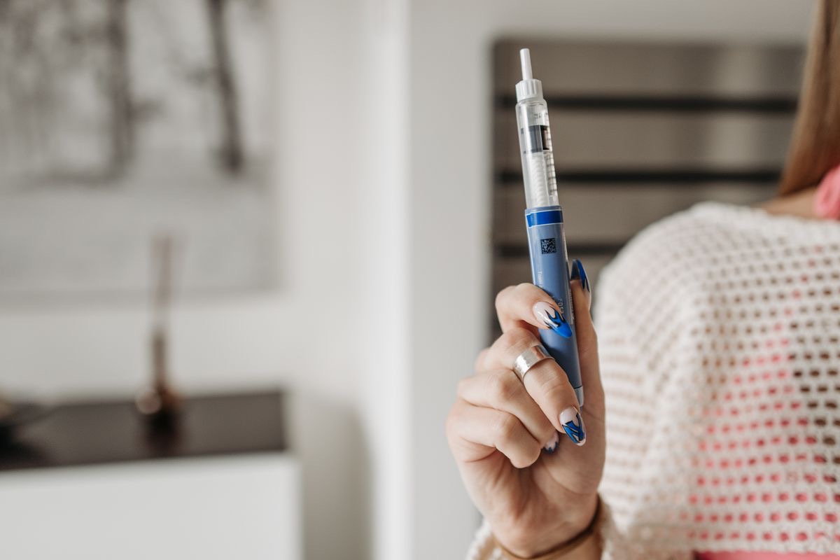 finger prick blood glucose level check