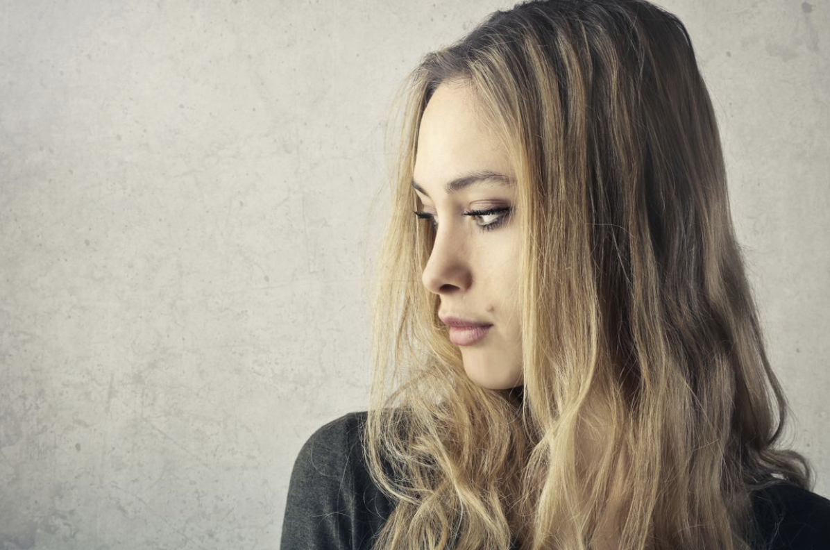 woman suffering from mounjaro related depression