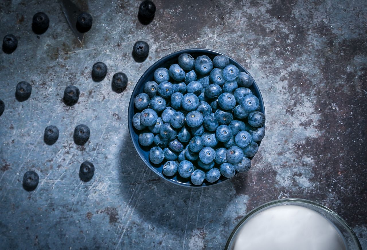 bowl of healthy blueberries 