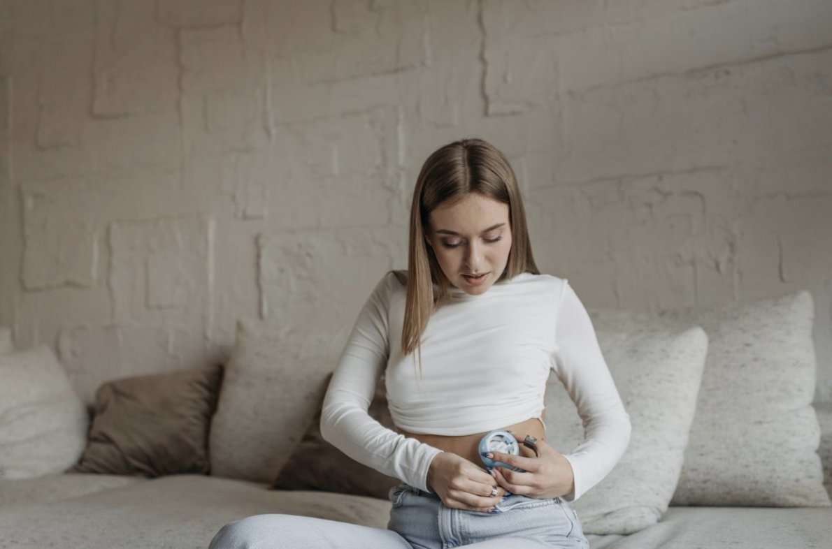 woman wearing an insulin pump