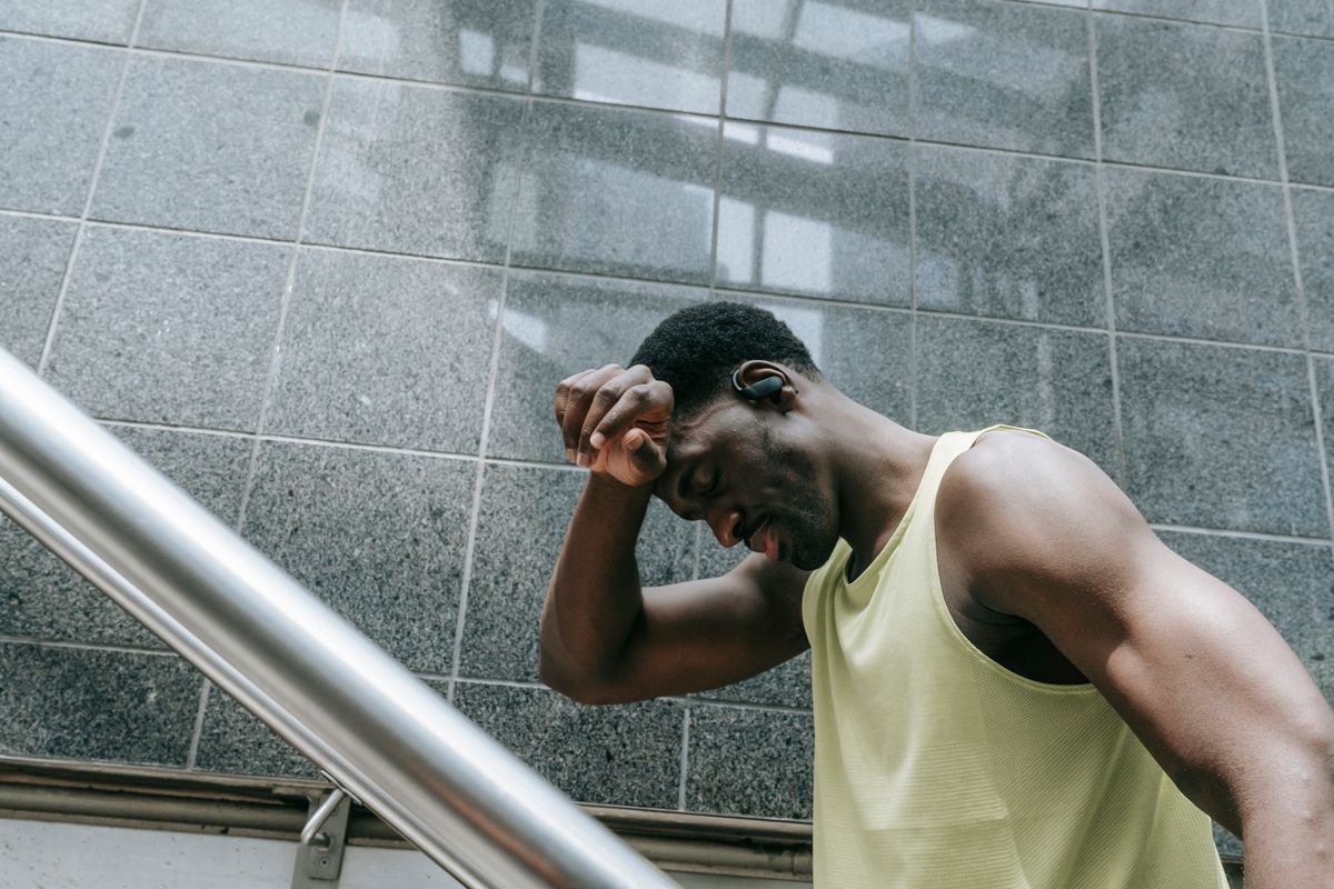 man exhausted while trying to complete a workout