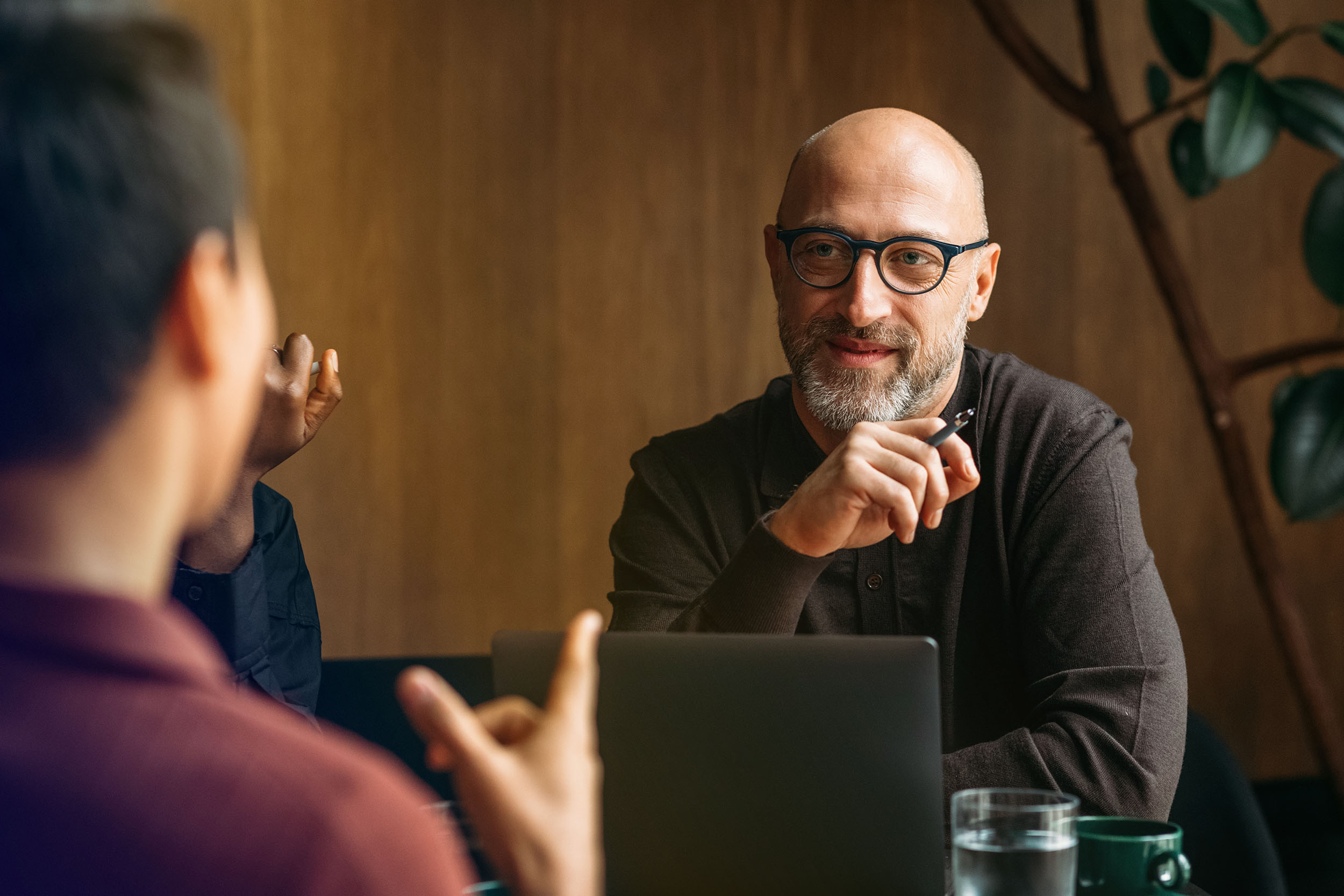 A benefit consultant giving helpful advice to senior company leaders