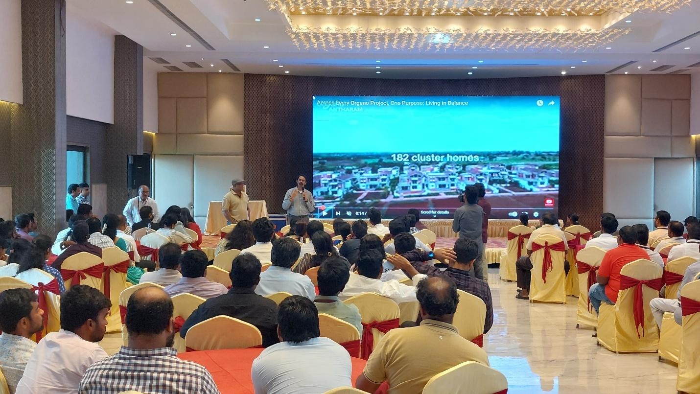 A group of people in a roomAI-generated content may be incorrect.