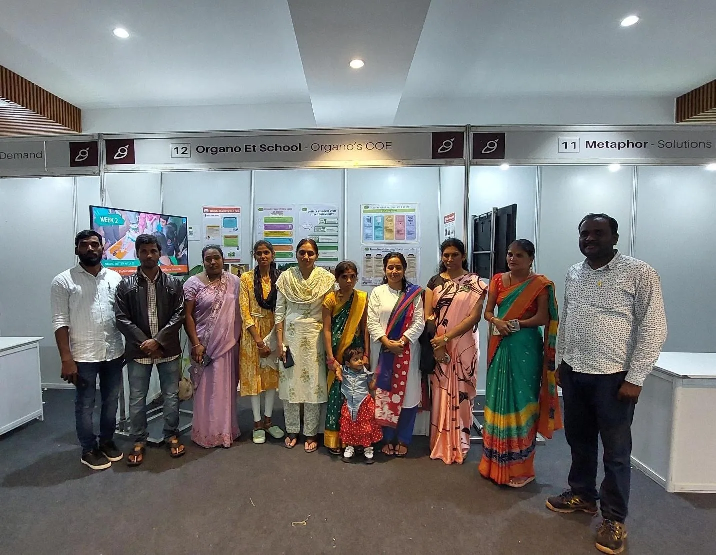 A group of people standing in a roomAI-generated content may be incorrect.