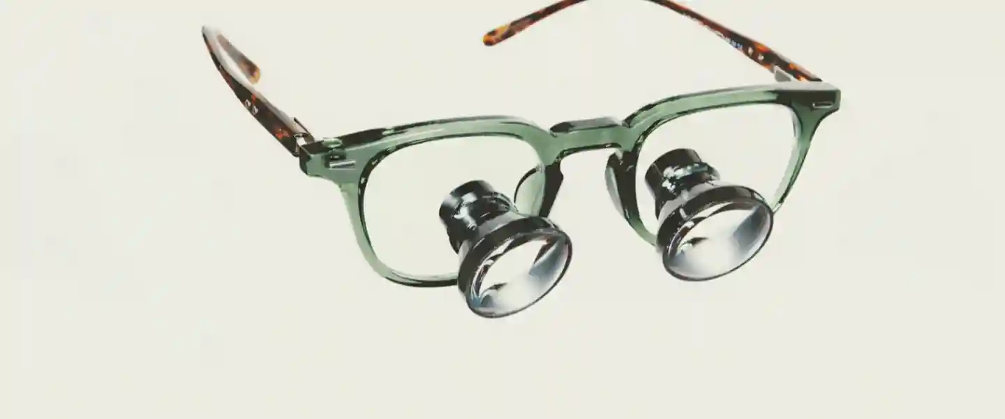 Anteojos con lupas de aumento integradas