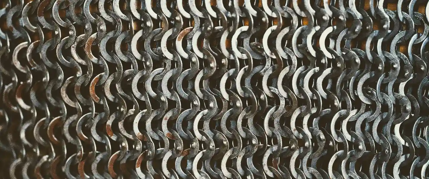 Malla de pequeños eslabones que forman la protección de una armadura