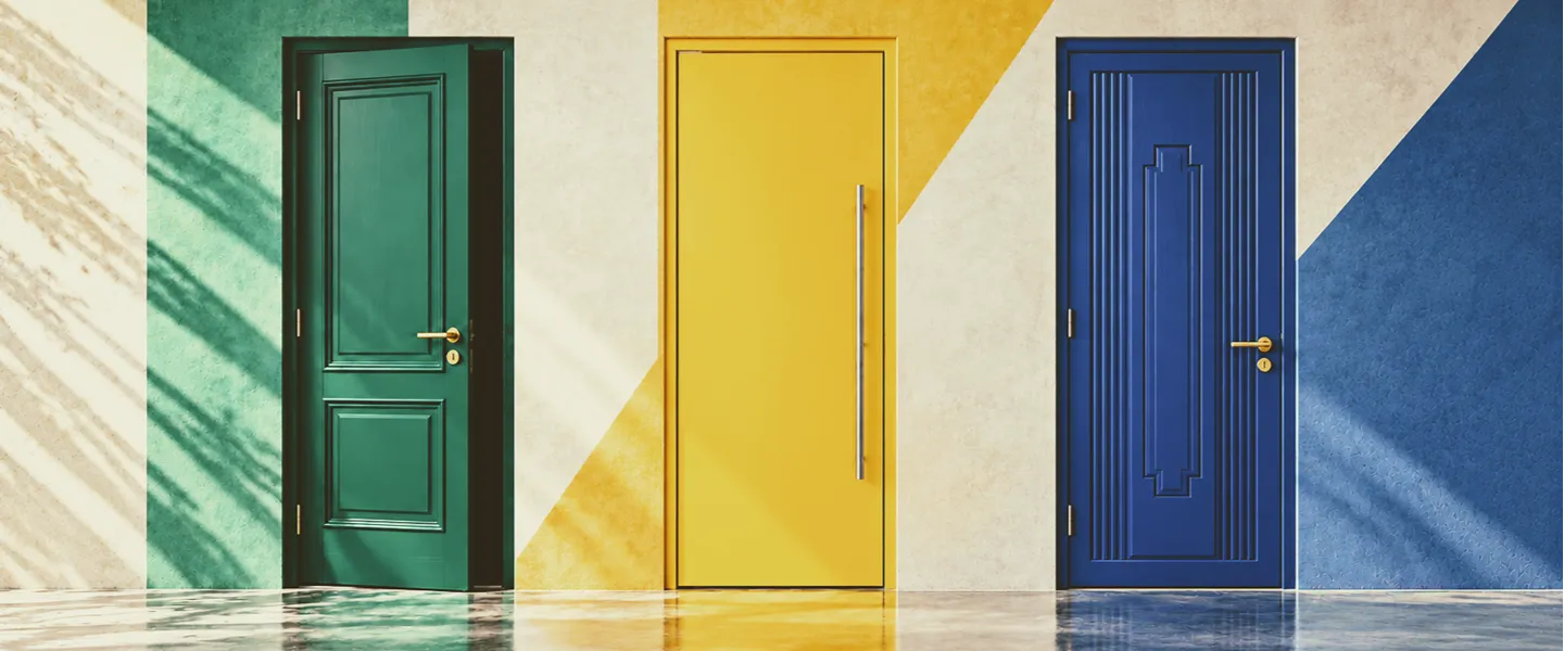Tres puertas de color verde, amarillo y azul