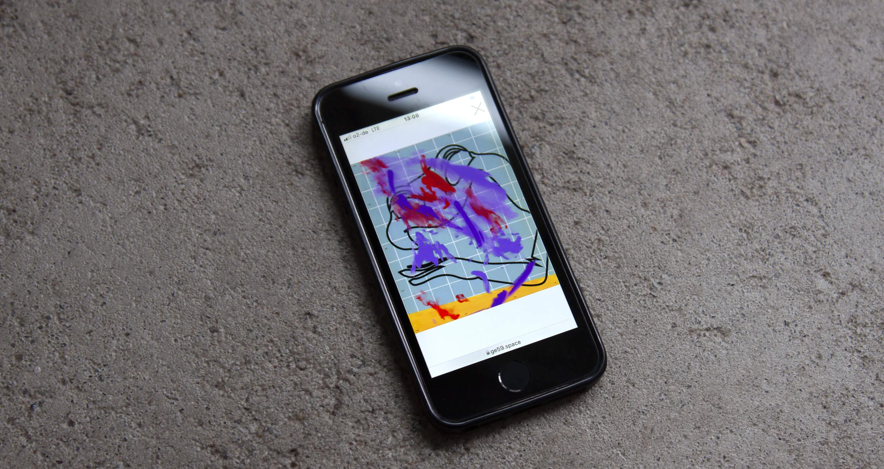 An image of the artist Ellen Möckel on an iPhone screen.