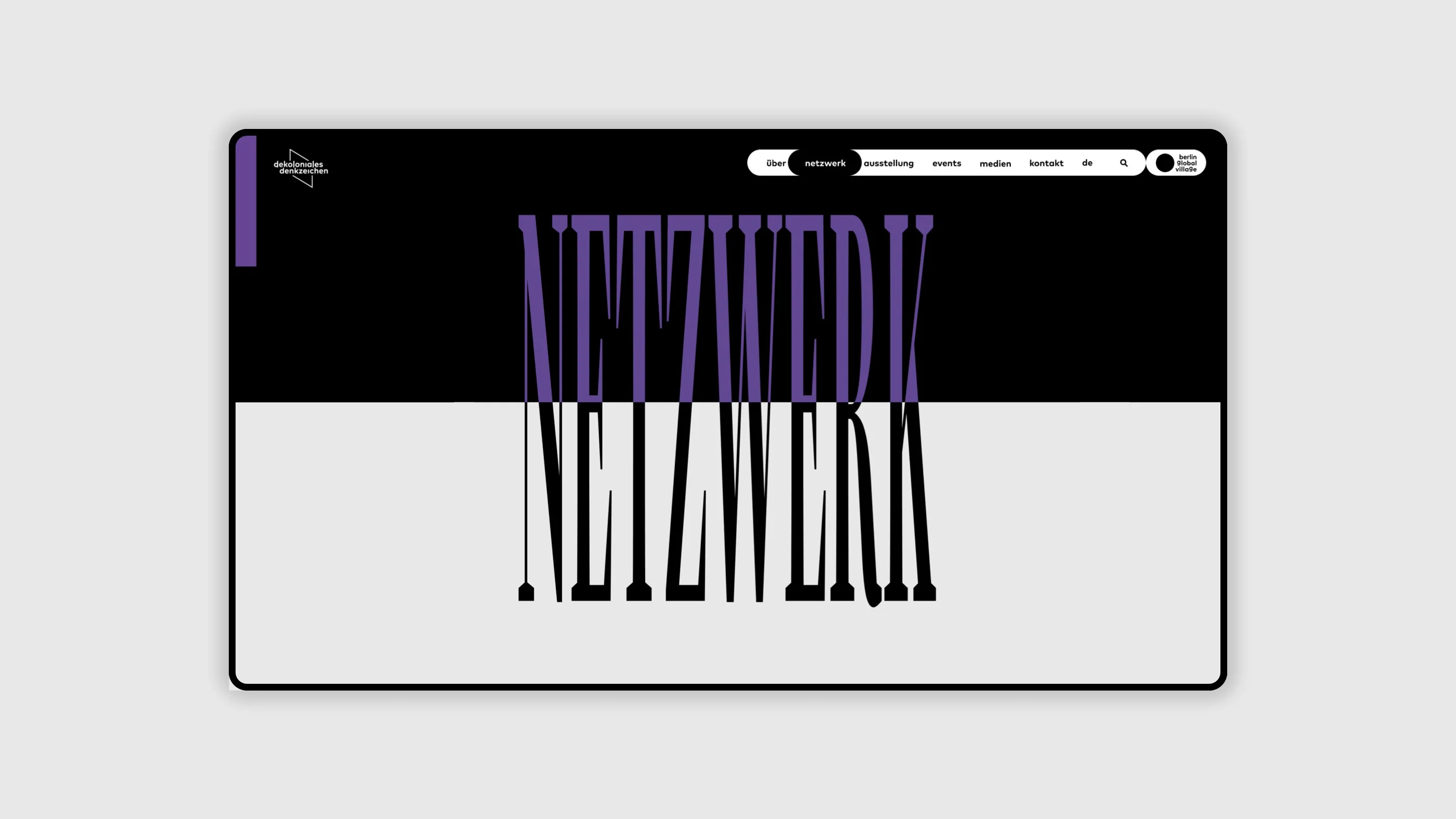 Website-Ansicht des "Dekolonialen Denkzeichens", Intro-Animation, verzerrter Schriftzug "Netzwerk" ändert die Farbe von lila zu schwarz