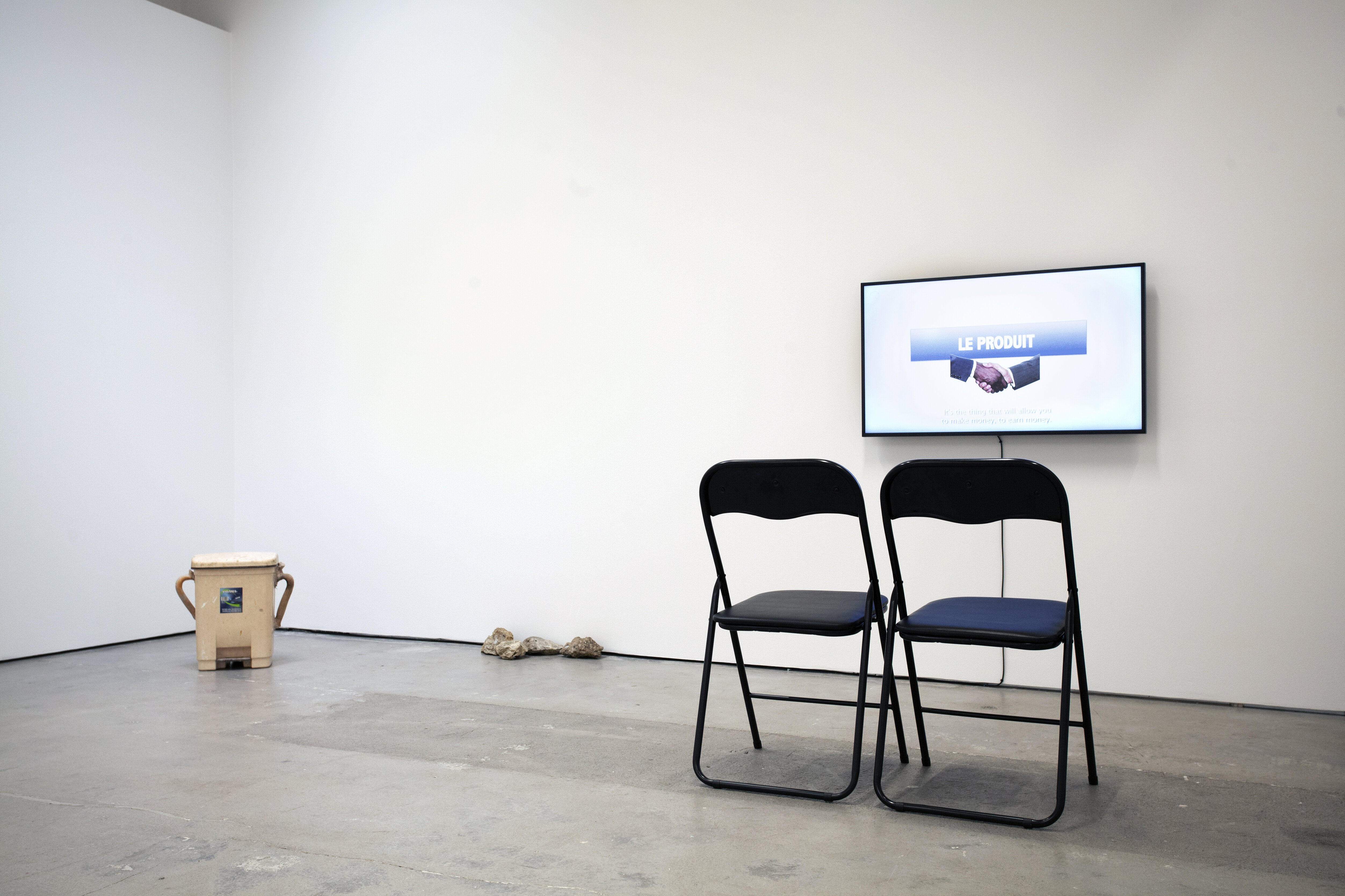 Stef Kamaris, Amphora, 2020; Credit Rocks, 2021. Mohamed Bourouissa, La valeur du produit, 2013. 