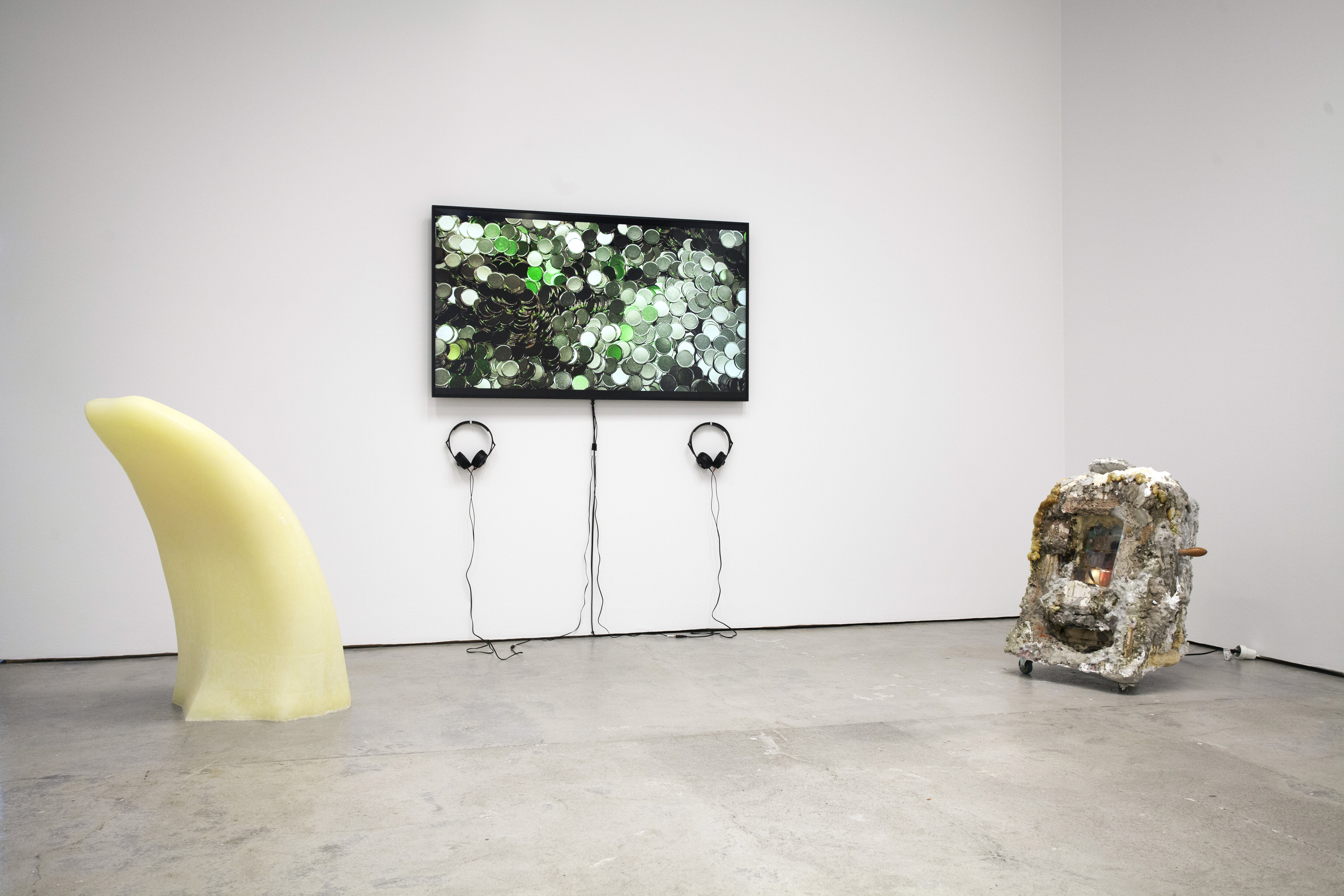 Marie Vedel, The Singer's Tongue, 2020. Mohamed Bourouissa, ALL-IN, 2012. Stef Kamaris, Slot Machine #1 / Elvis in Vegas, 2017. 