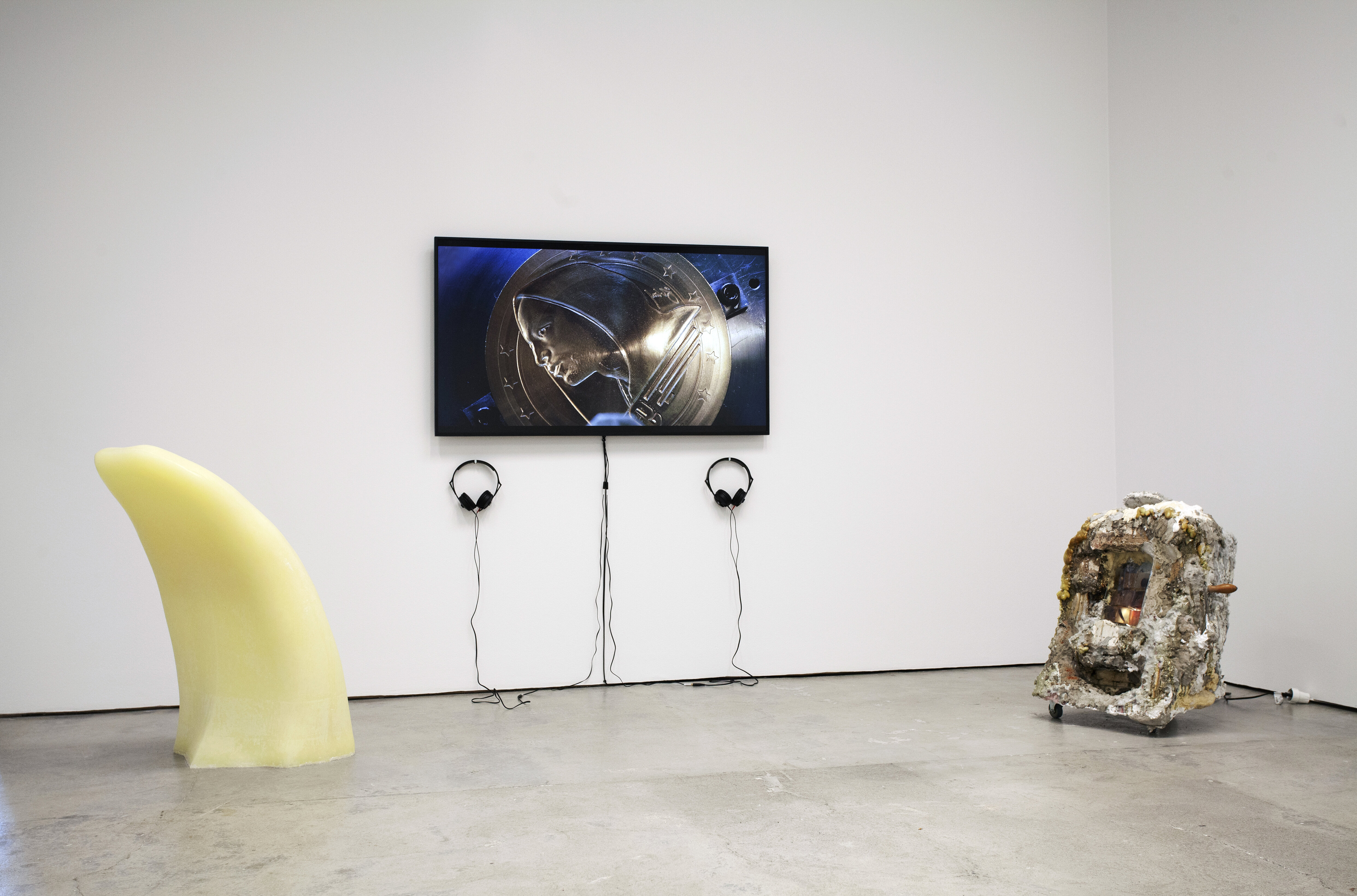 Marie Vedel, The Singer's Tongue, 2020. Mohamed Bourouissa, ALL-IN, 2012. Stef Kamaris, Slot Machine #1 / Elvis in Vegas, 2017. 