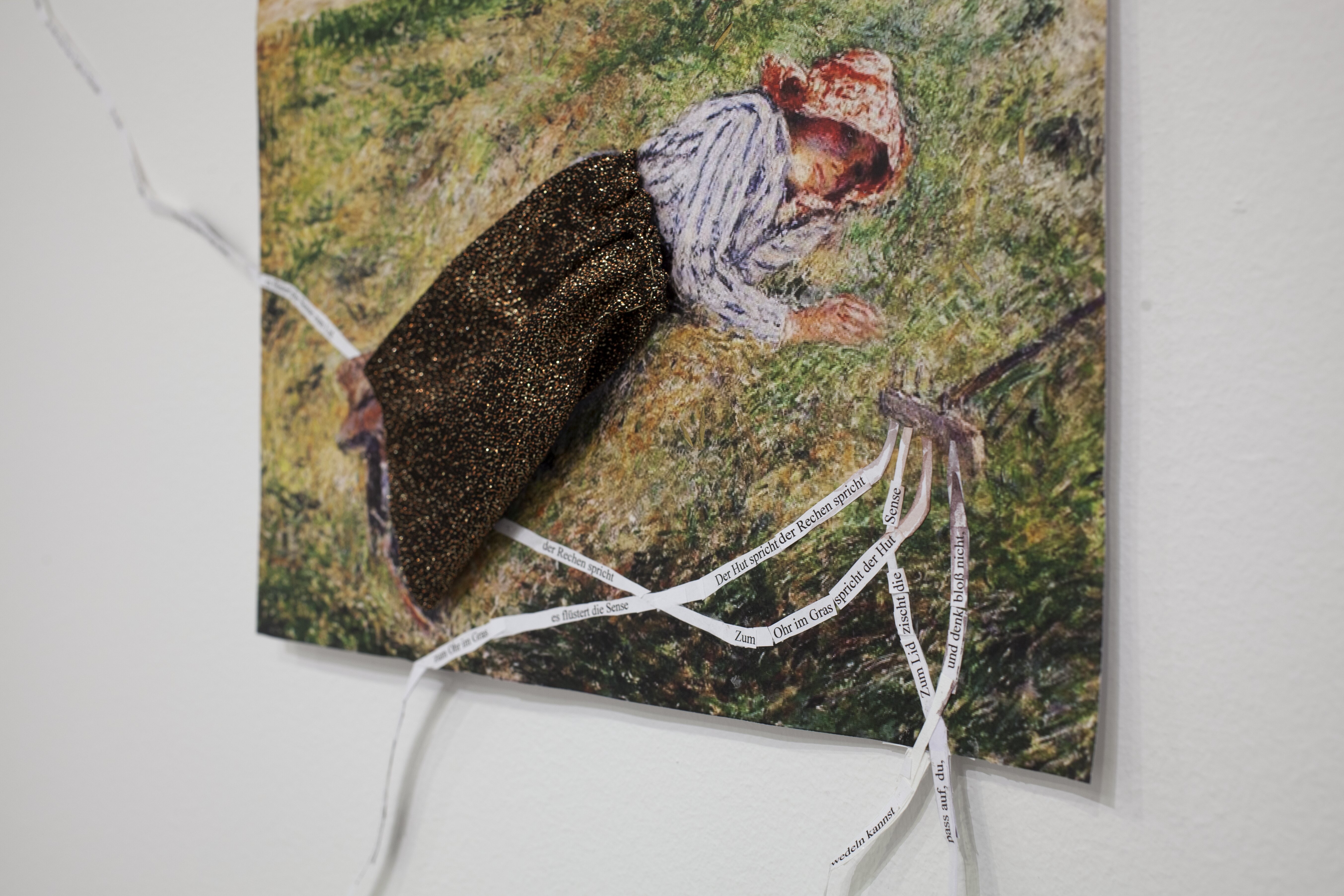 Alice Creischer, Der Hut spricht, der Rechen spricht, es flüstert Sense zum Ohr im Gras, 2019.