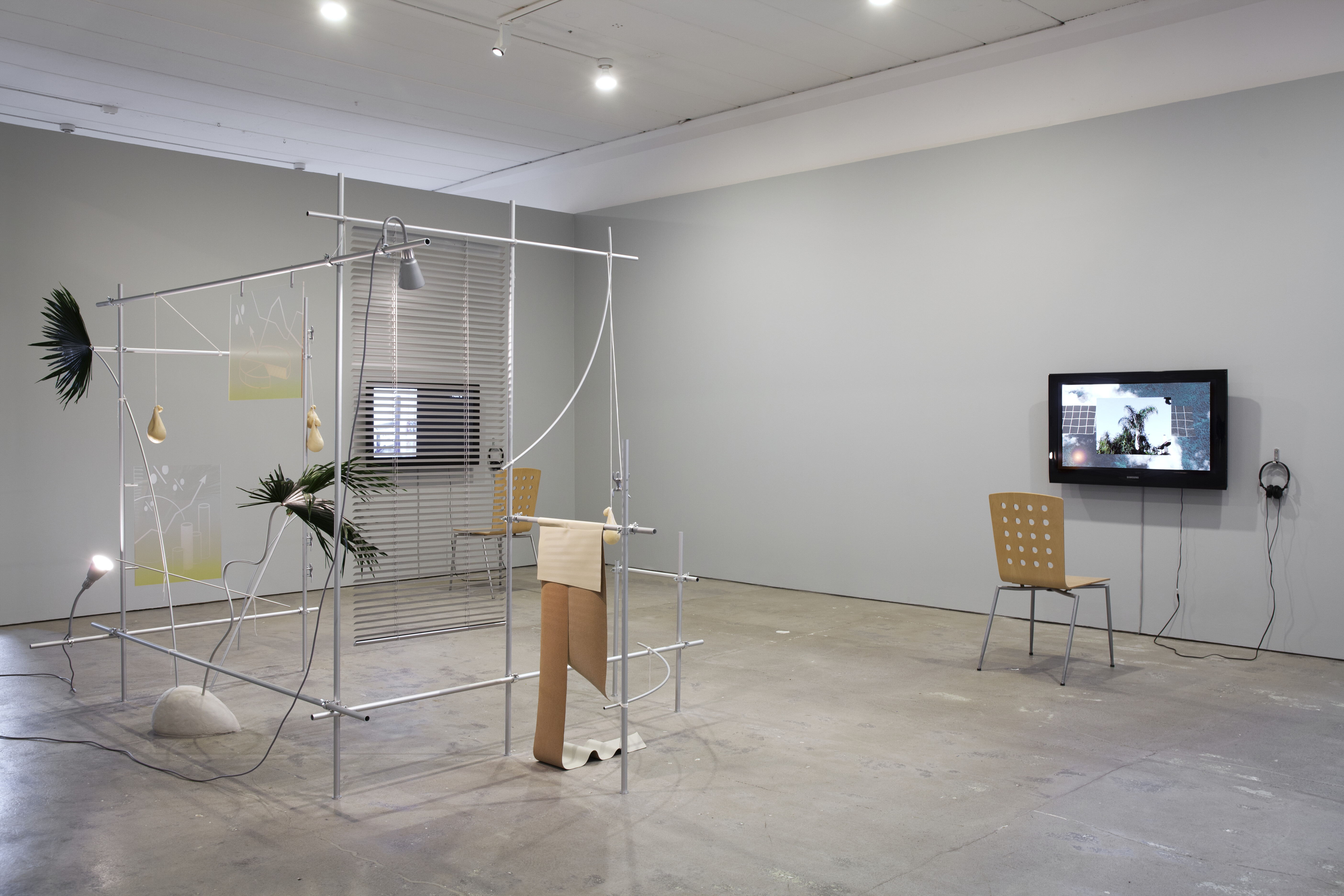 Something eerie, Installationsvy.