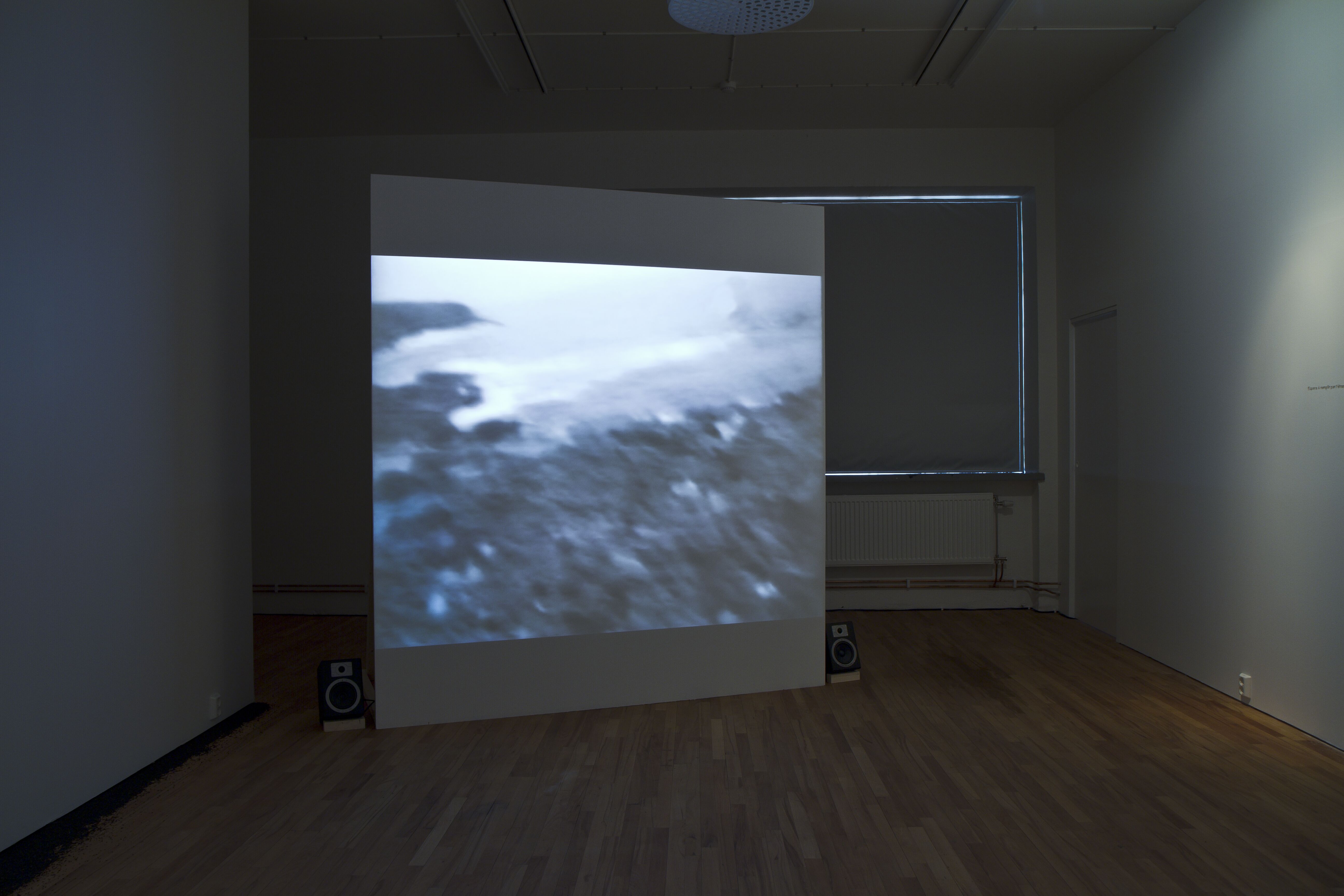 Charlemagne Palestine, Island Song, 1976. Courtesy Electronic Arts Intermix (EAI), New York. Installationsvy.