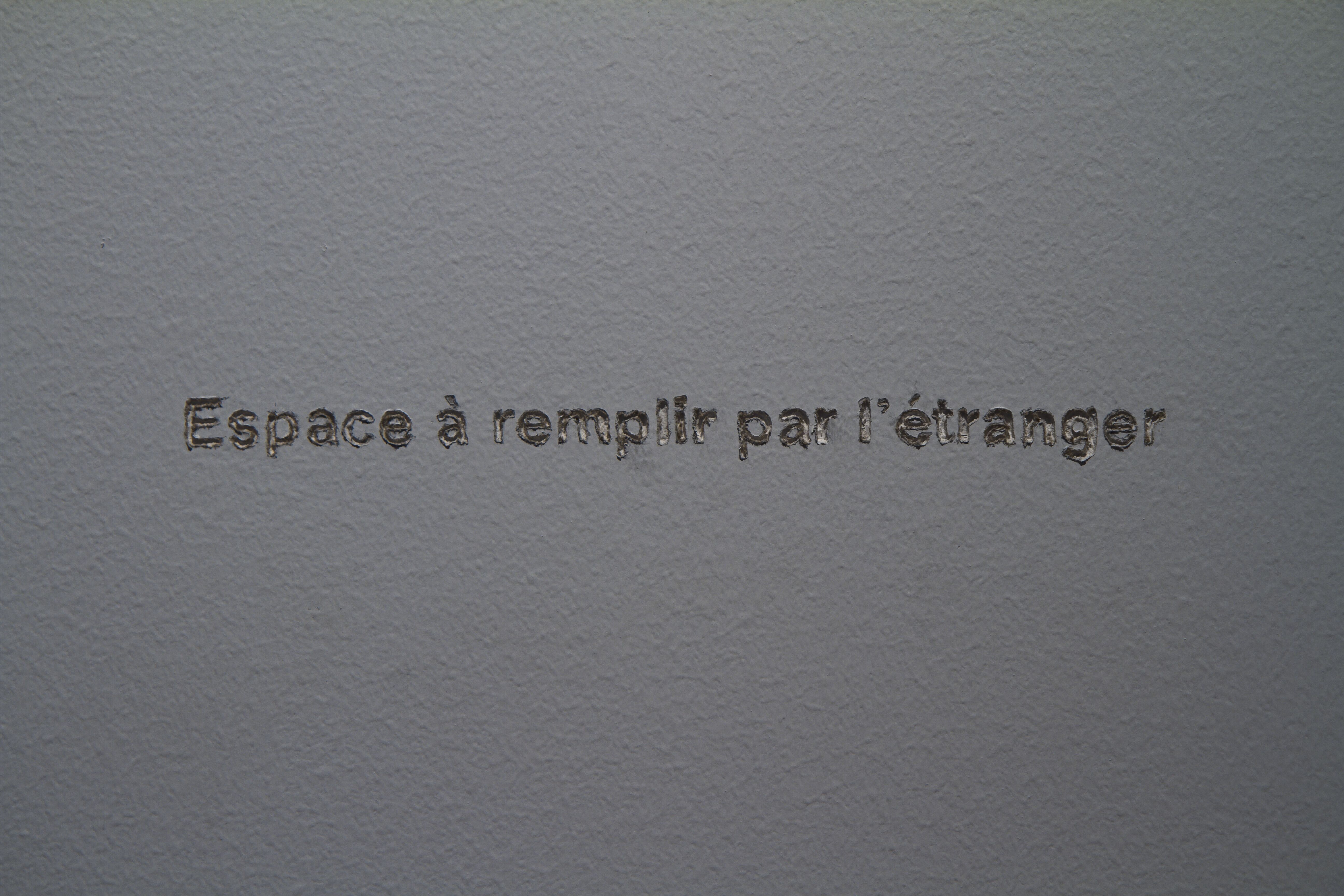 Latifa Echakhchs, Hospitalité, 2006. Courtesy the artist and kamel mennour, Paris.