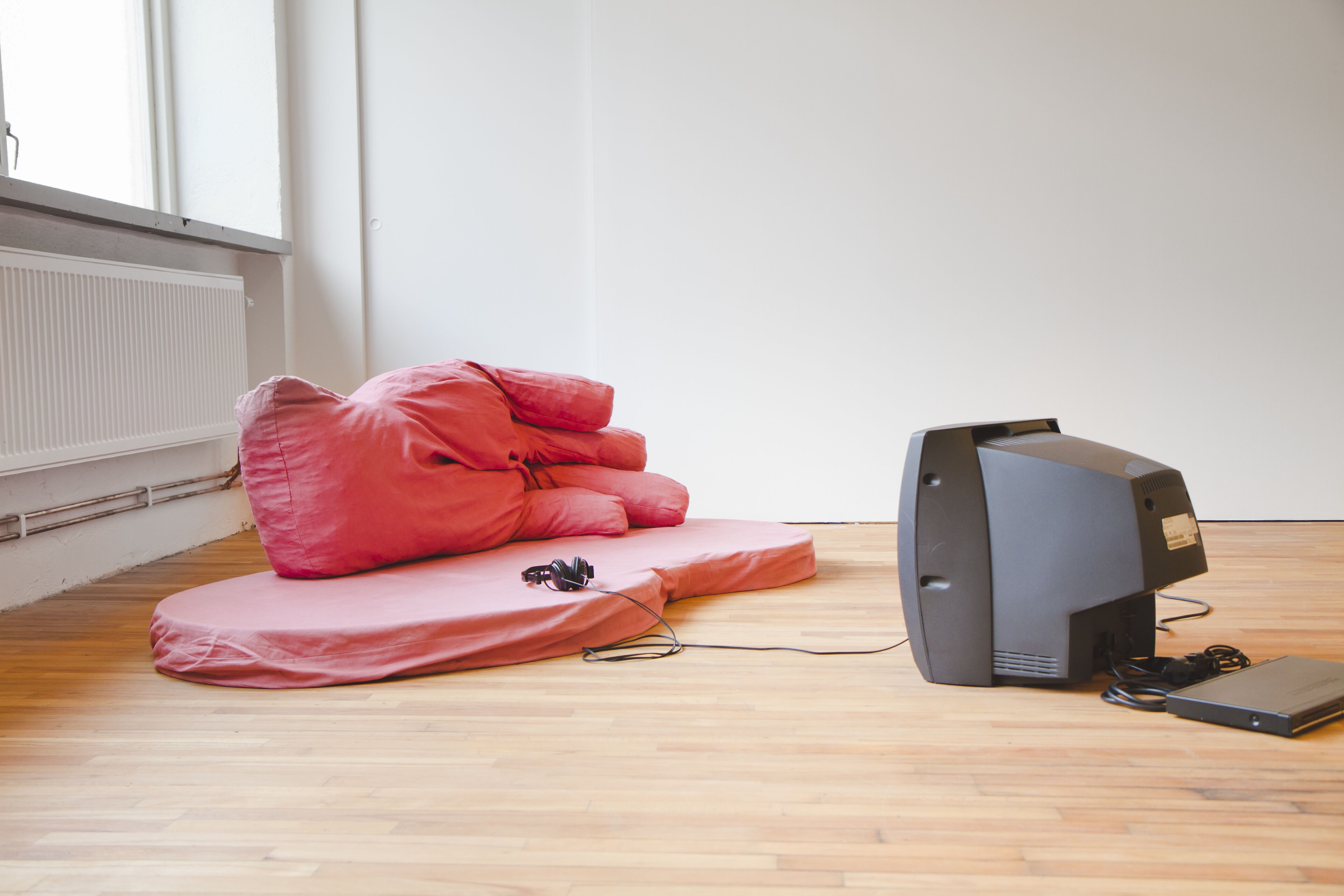 Kerstin Cmelka, Shelter, 2010. Installationsvy.