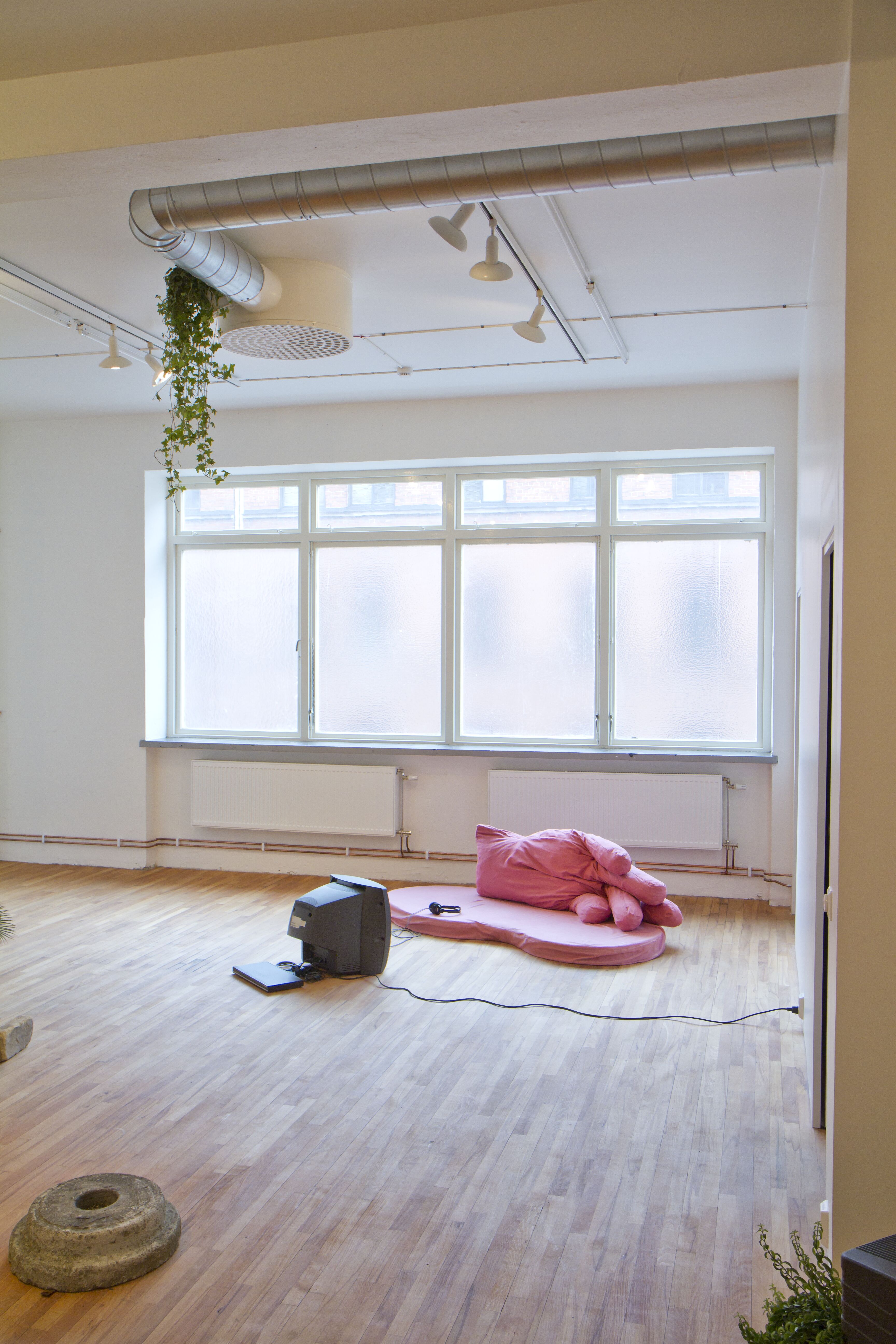 Kerstin Cmelka, Step in Shelter. Installationsvy.