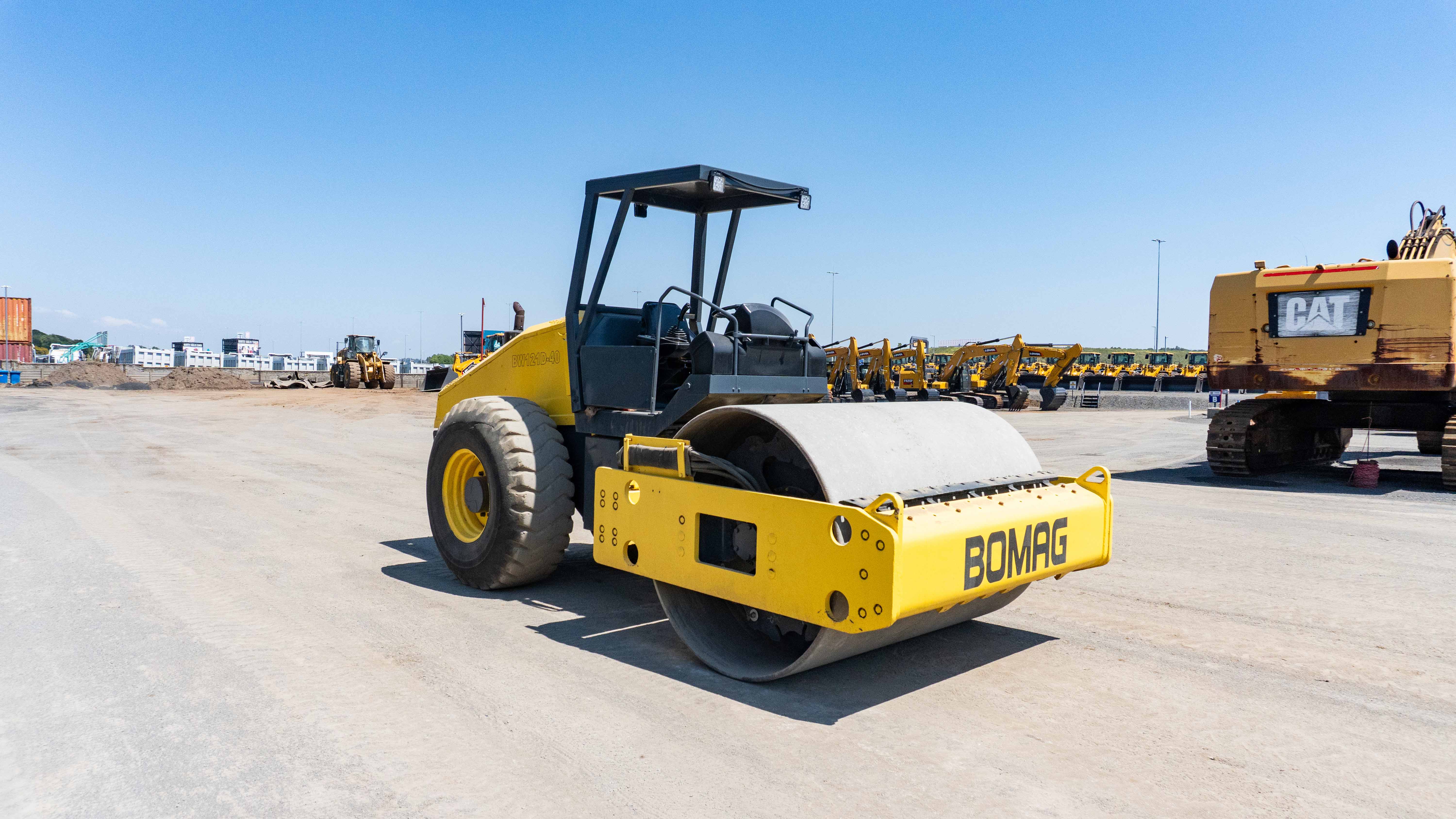 BOMAG BW212D-40 SMOOTH DRUM ROLLER