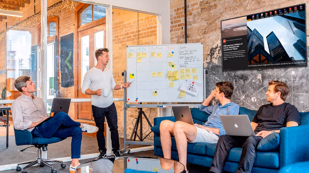 Top 7 Internal Communication Strategies You Should Consider to Improve Your Corporate Environment