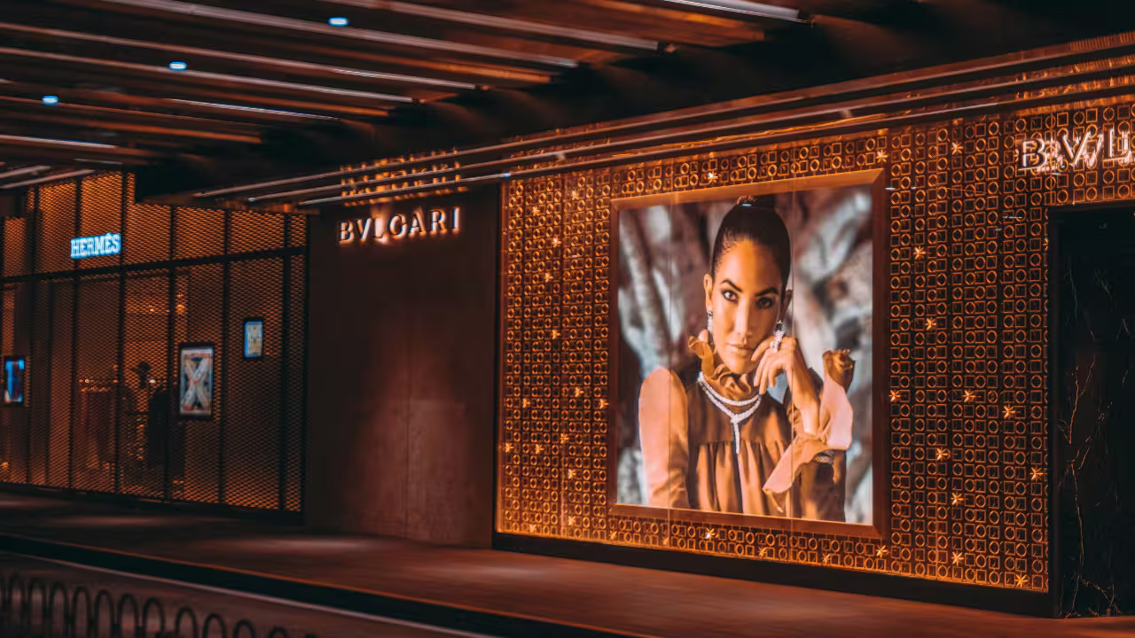 video wall with promotion in retail