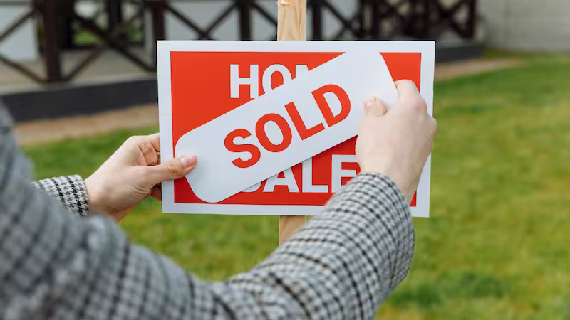 Real Estate: Automating Property Listings on Lobby & Window Screens