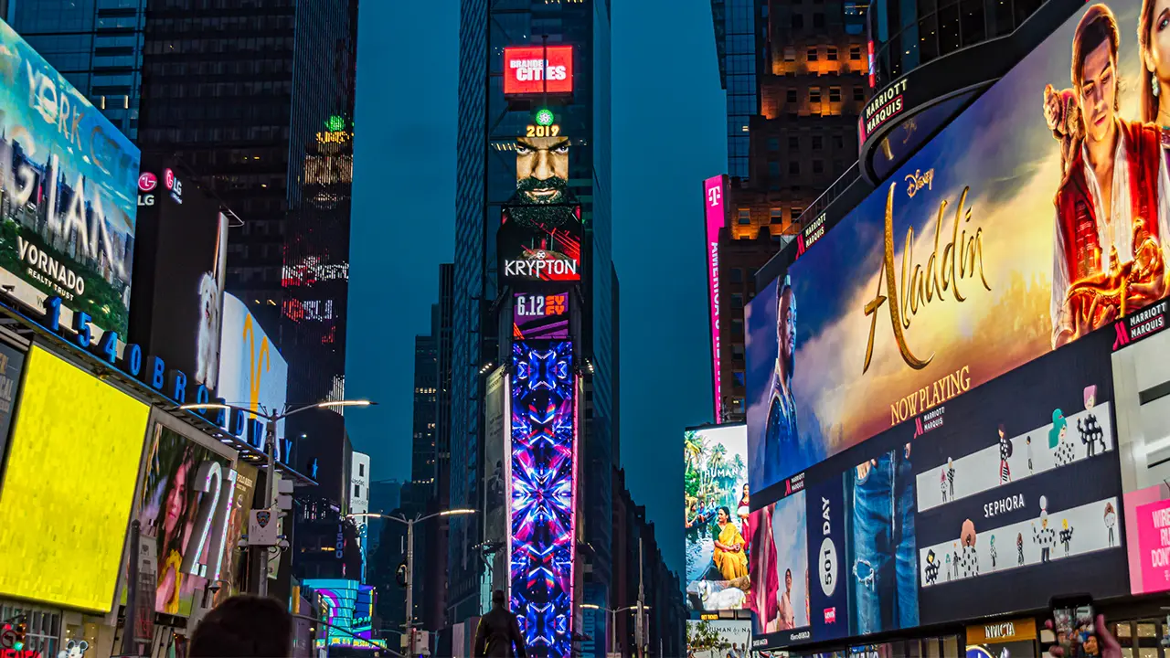 Cutting-Edge Advertising Digital Displays: Types and Features