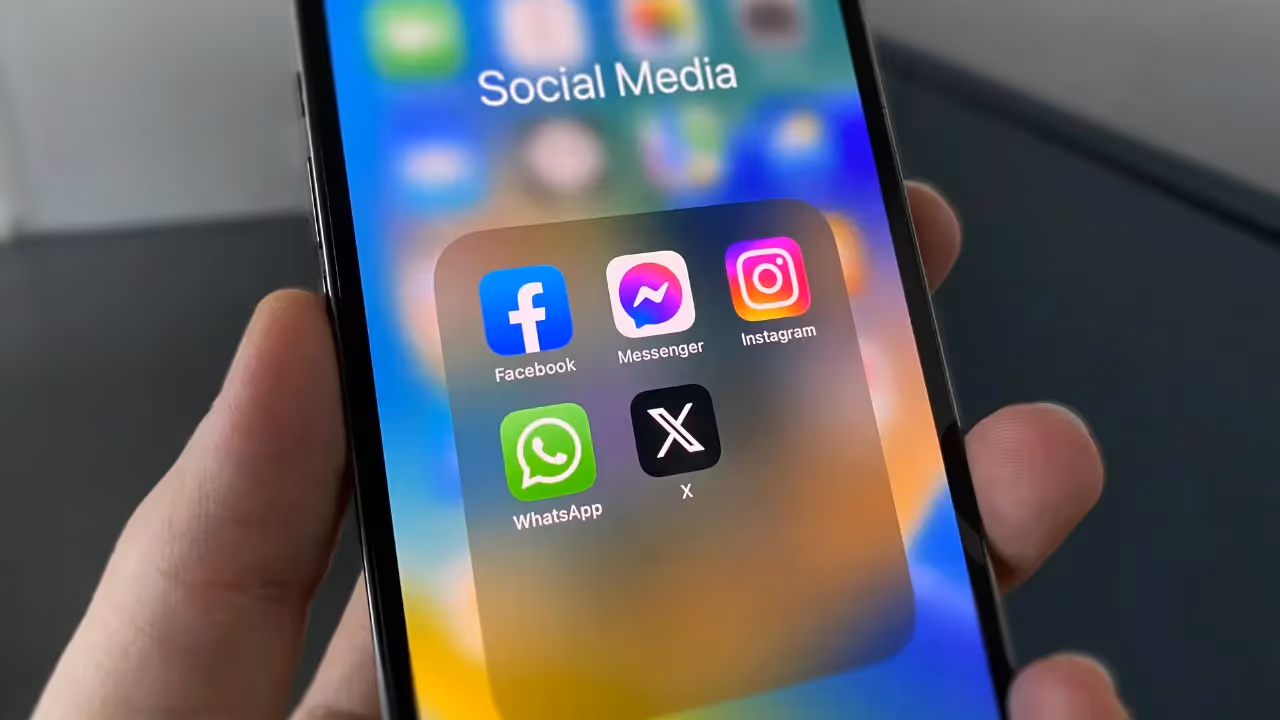 Social Wall Digital Signage as a Cutting-Edge Tool for Dynamic Interaction