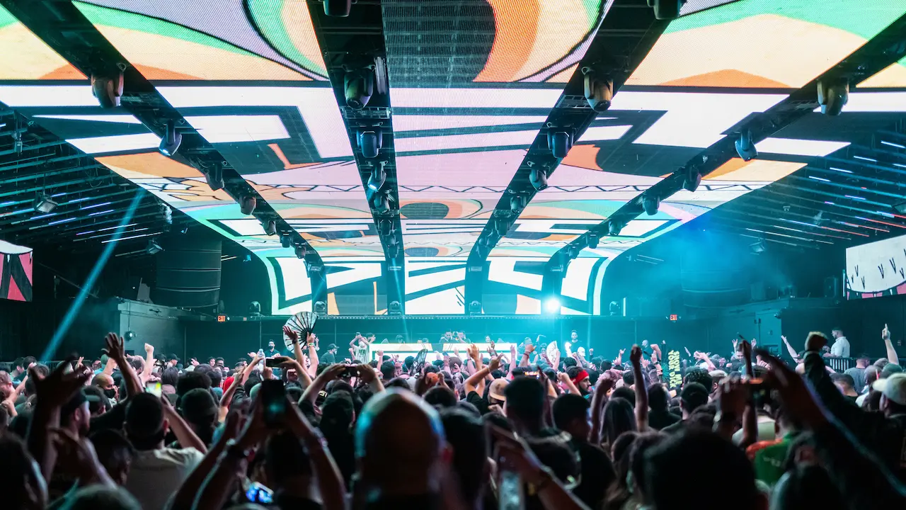 The Power of Digital Signage for Nightclubs and Bars with Look DS