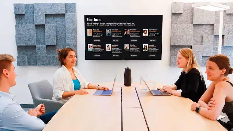 6 Best Tips on How to Deploy Office Digital Signage in Your Workplace
