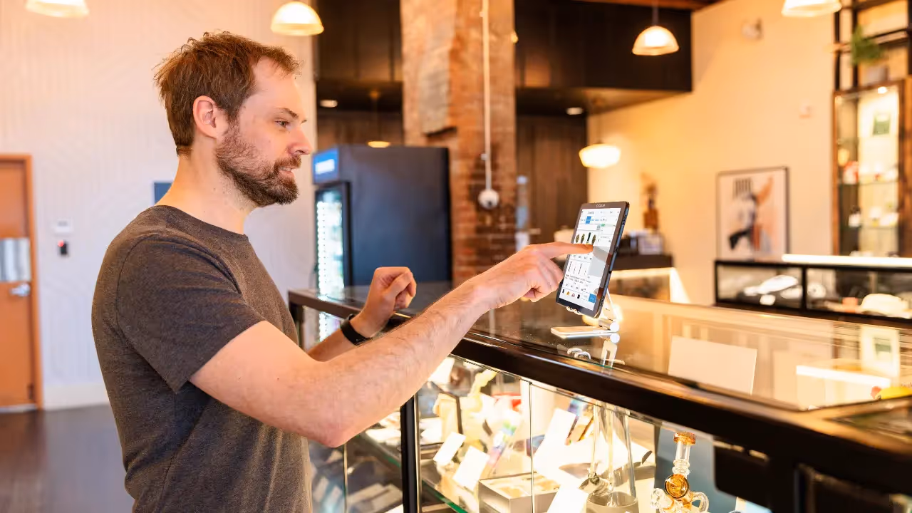 Tips to Improve Customer Experience Using Digital Signage