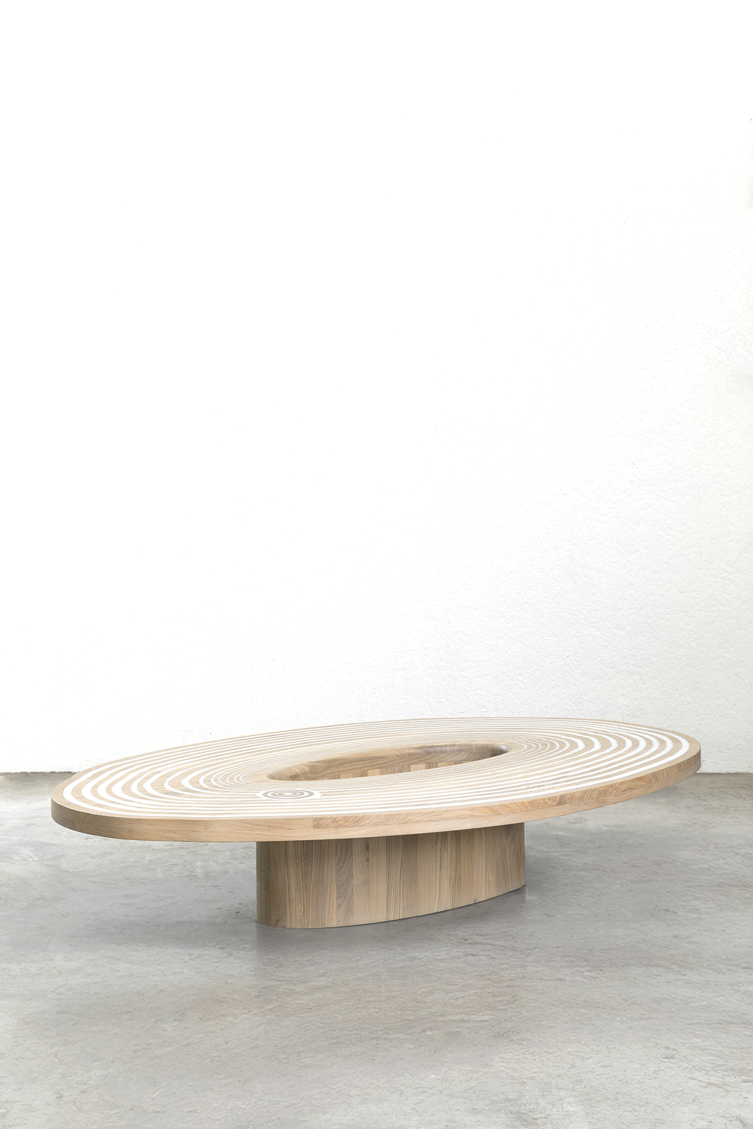 Incontro Coffee Table (with central opening)