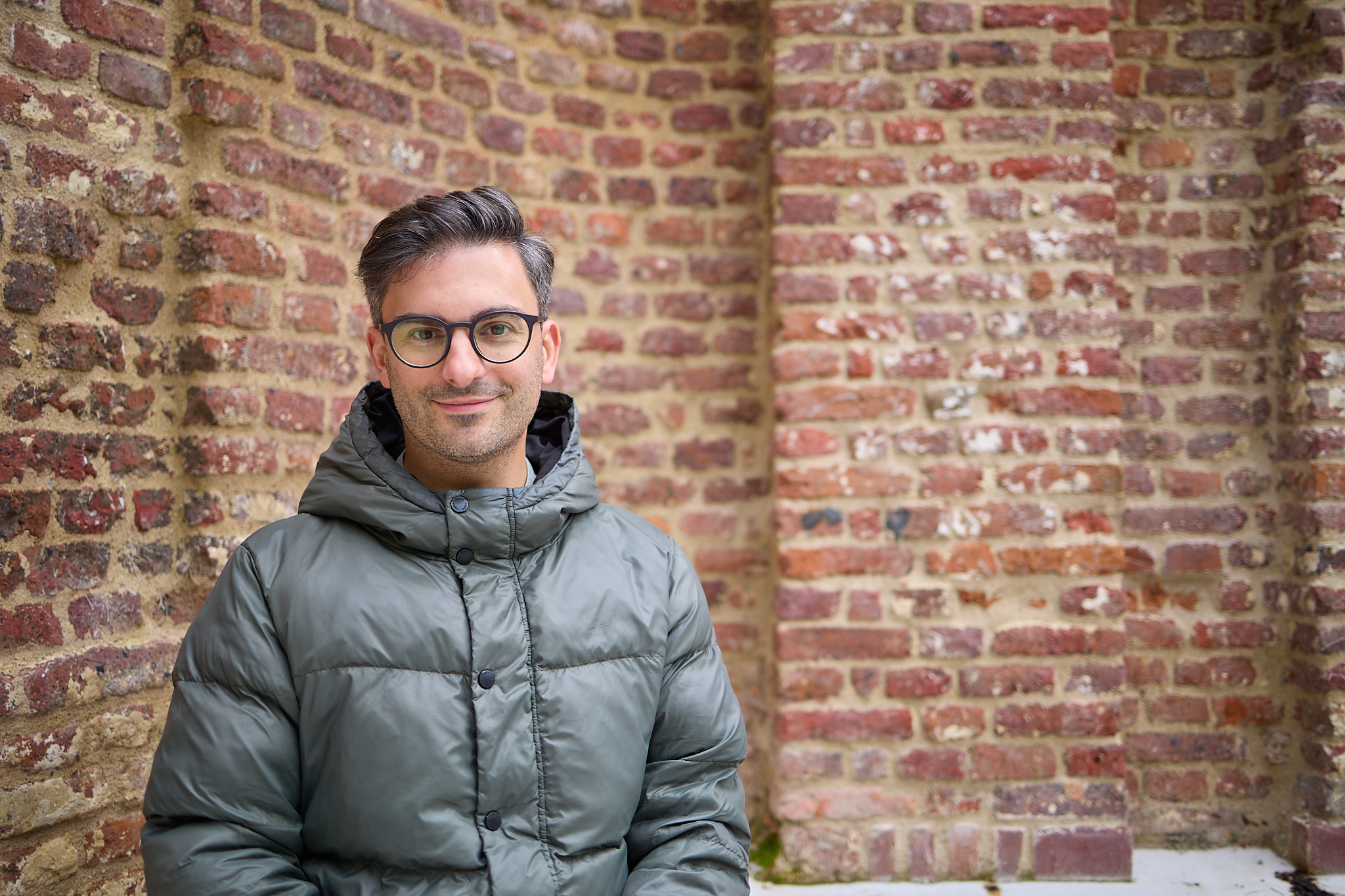 Exklusiver Innenraum mit hochwertigem Design, stimmungsvollem Licht und präziser architektonischer Detailaufnahme.