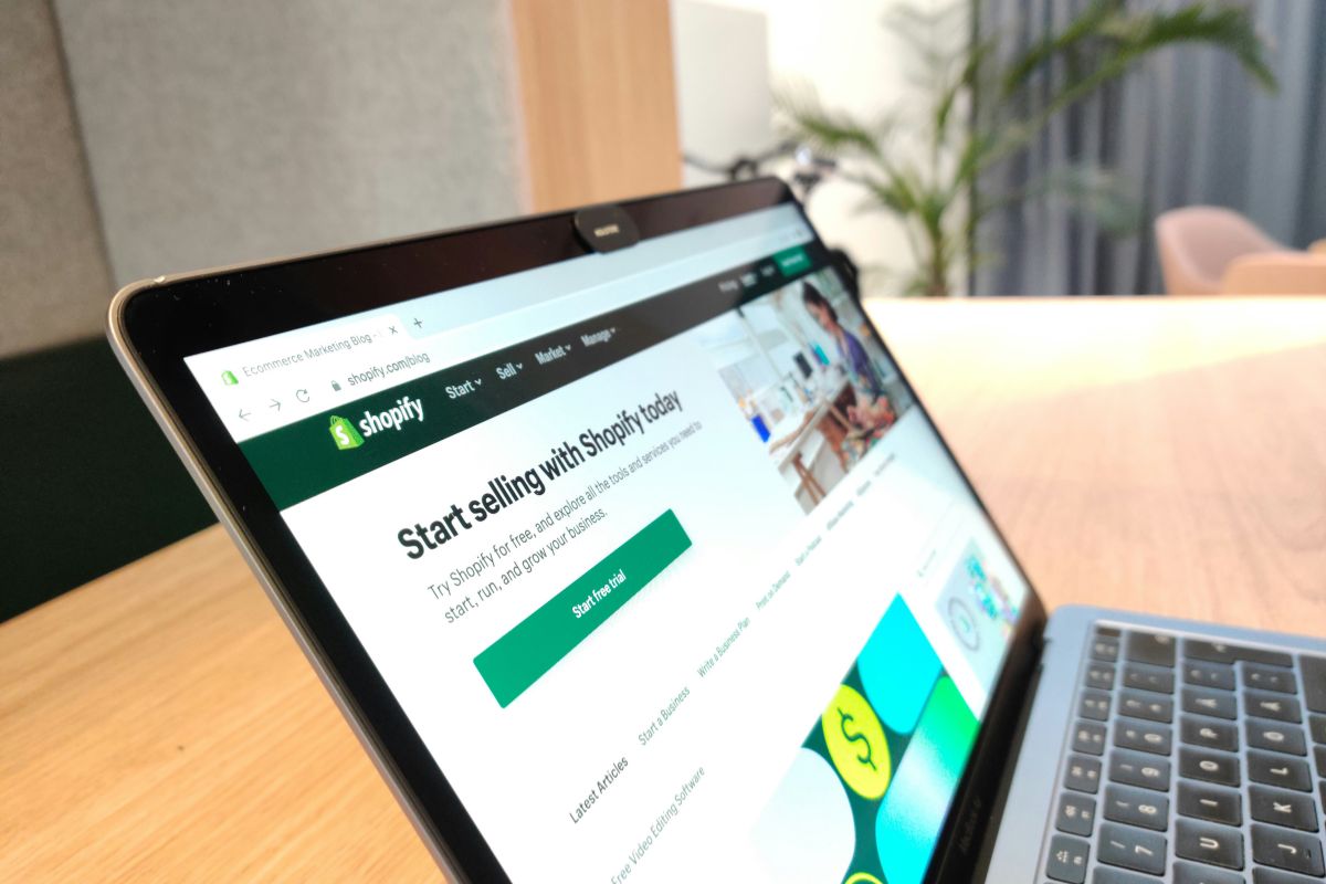 Shopify is one of the best platforms for digital dropshipping.