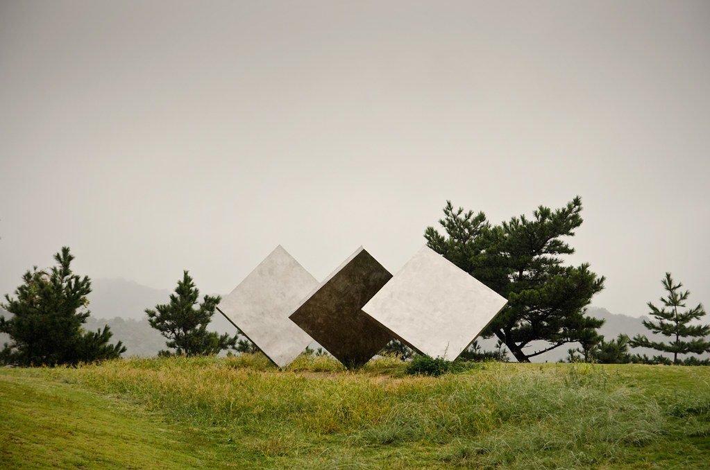 Three Squares Vertical Diagonal (1978), Photo by Carey Ciuro