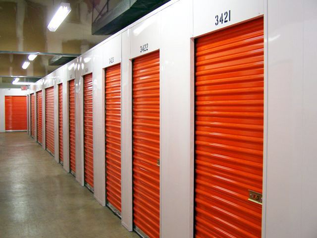 Box de self storage vazia para alugar