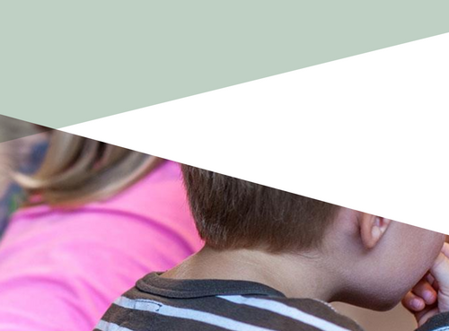 Illustrasjonsfoto: Bufdirs farger (hvitt og lysegrønt) over et utydelig bilde av små barn