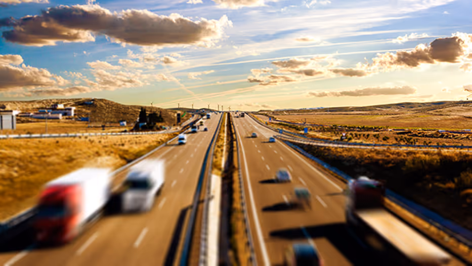 ¿Qué transporte público es más barato? AVE, avión o bus