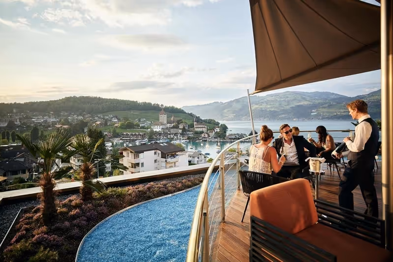 Terrasse Captain's Bar Spiez