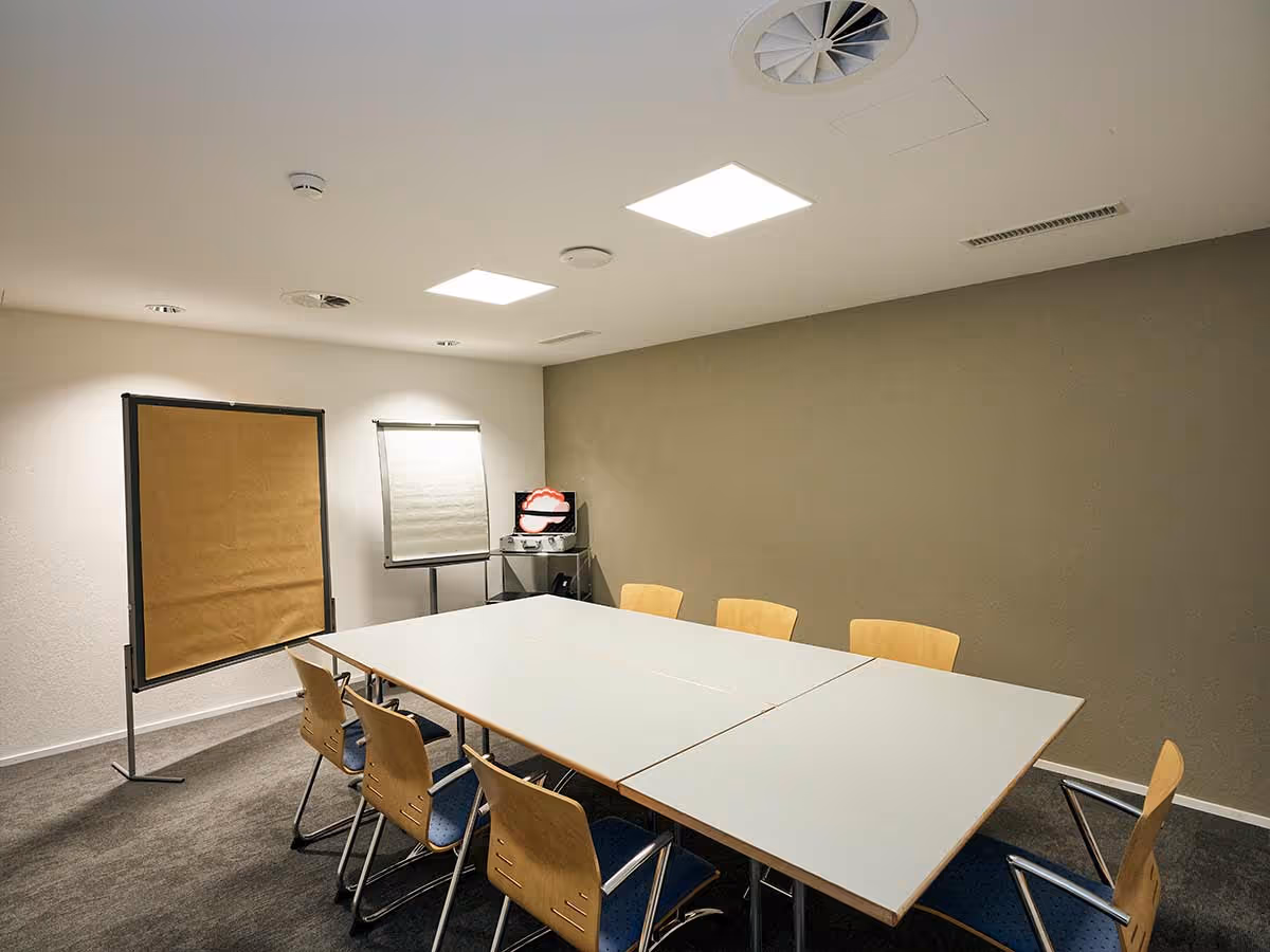 Group room with block seating