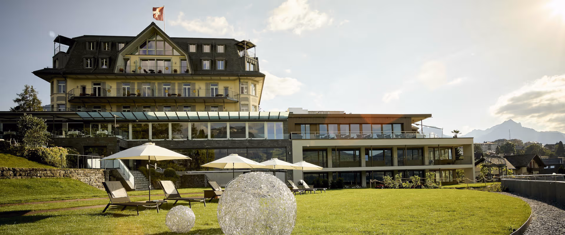 Front view Belvédère Strandhotel Spiez