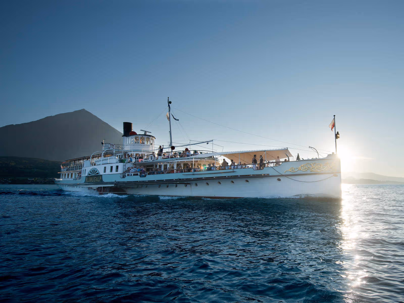 Paddle steamer on Lake Thun