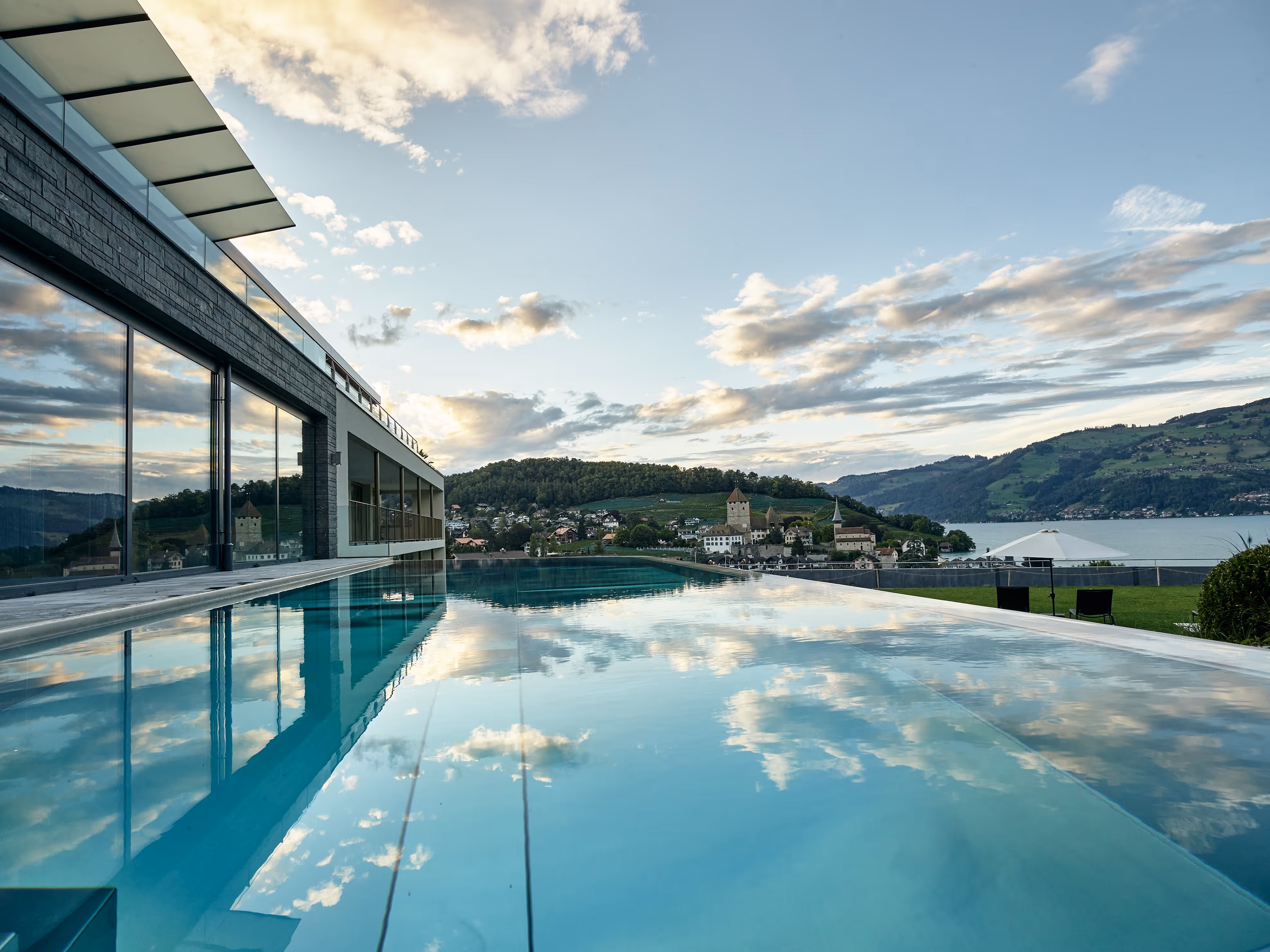 Infinity pool with views of Spiez Castle and Lake Thun