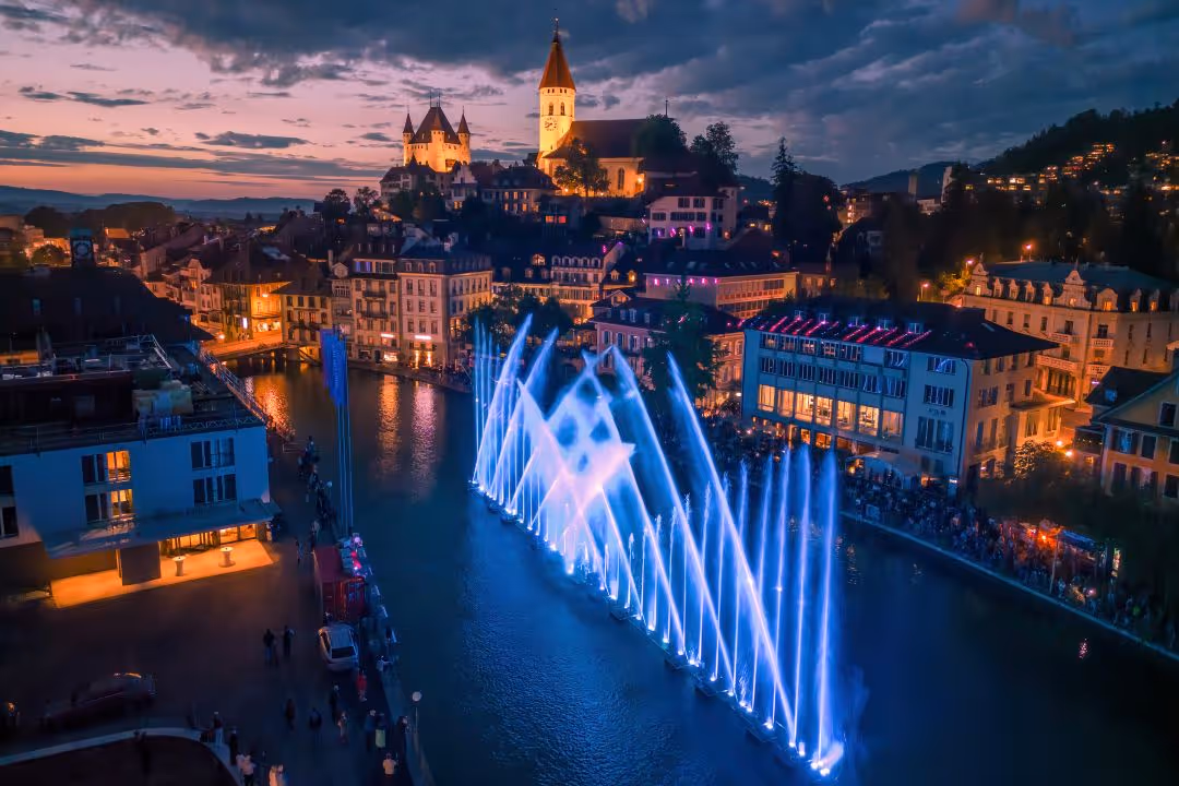 Farben, Wasser (Keyvisual des Thuner Wasserzauber)