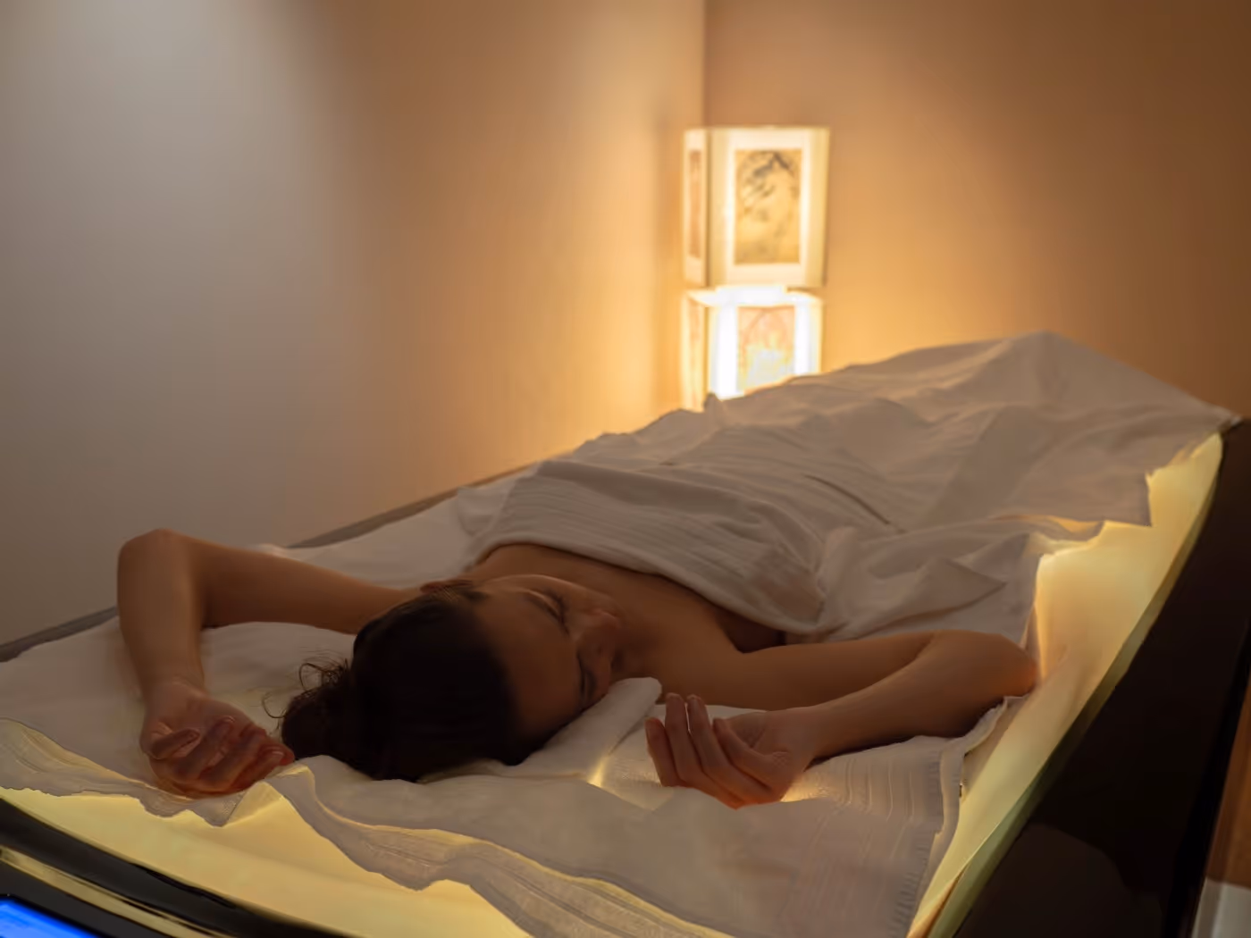 Personne allongée sur une chaise longue